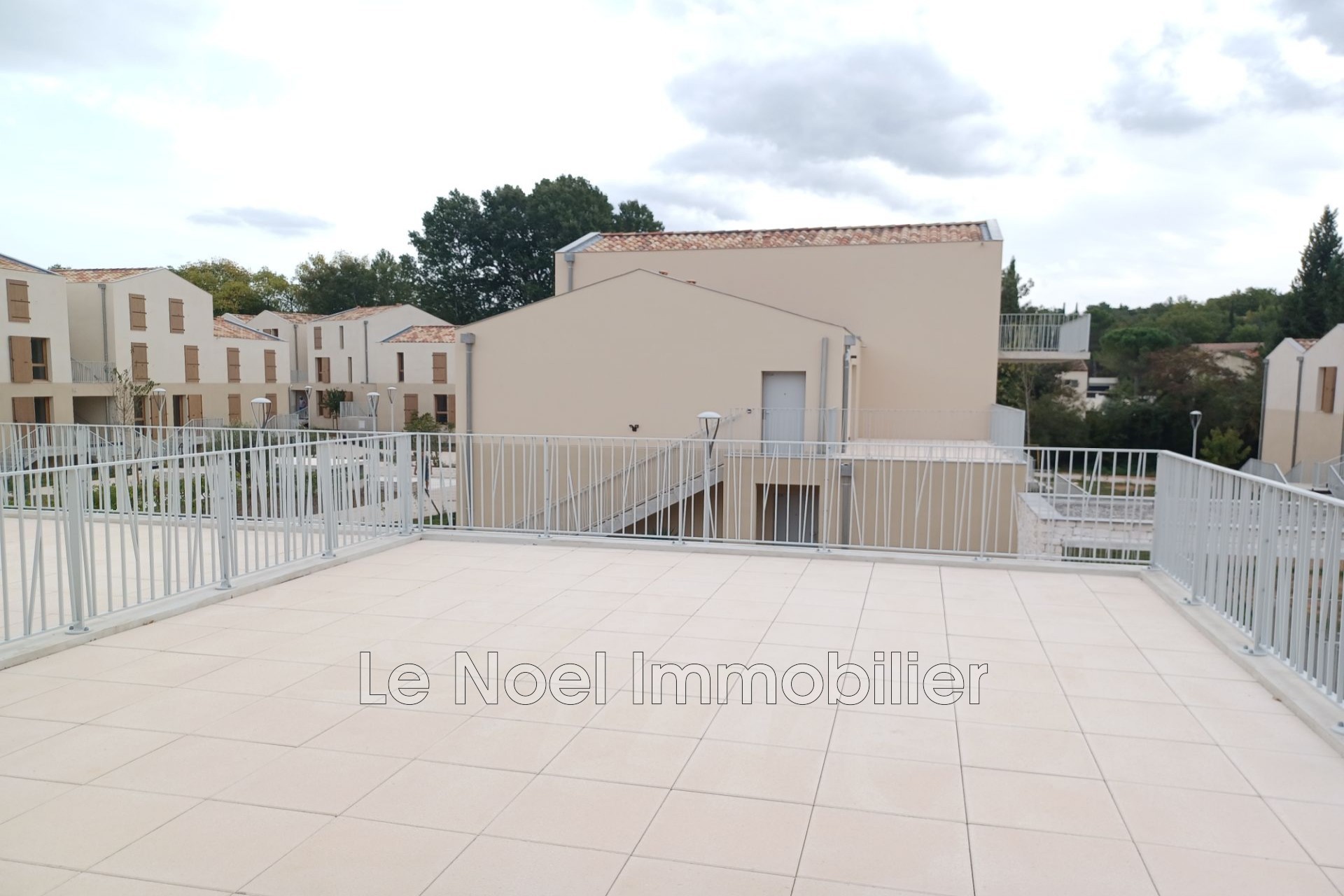 Location Appartement à Châteauneuf-le-Rouge 2 pièces