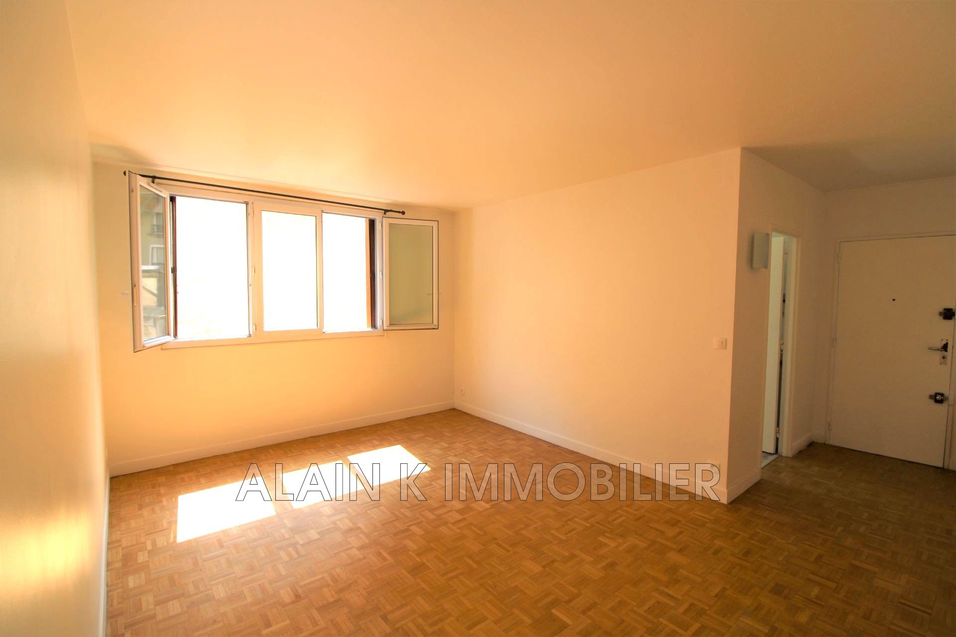 Vente Appartement à Paris Batignolles-Monceaux 17e arrondissement 3 pièces