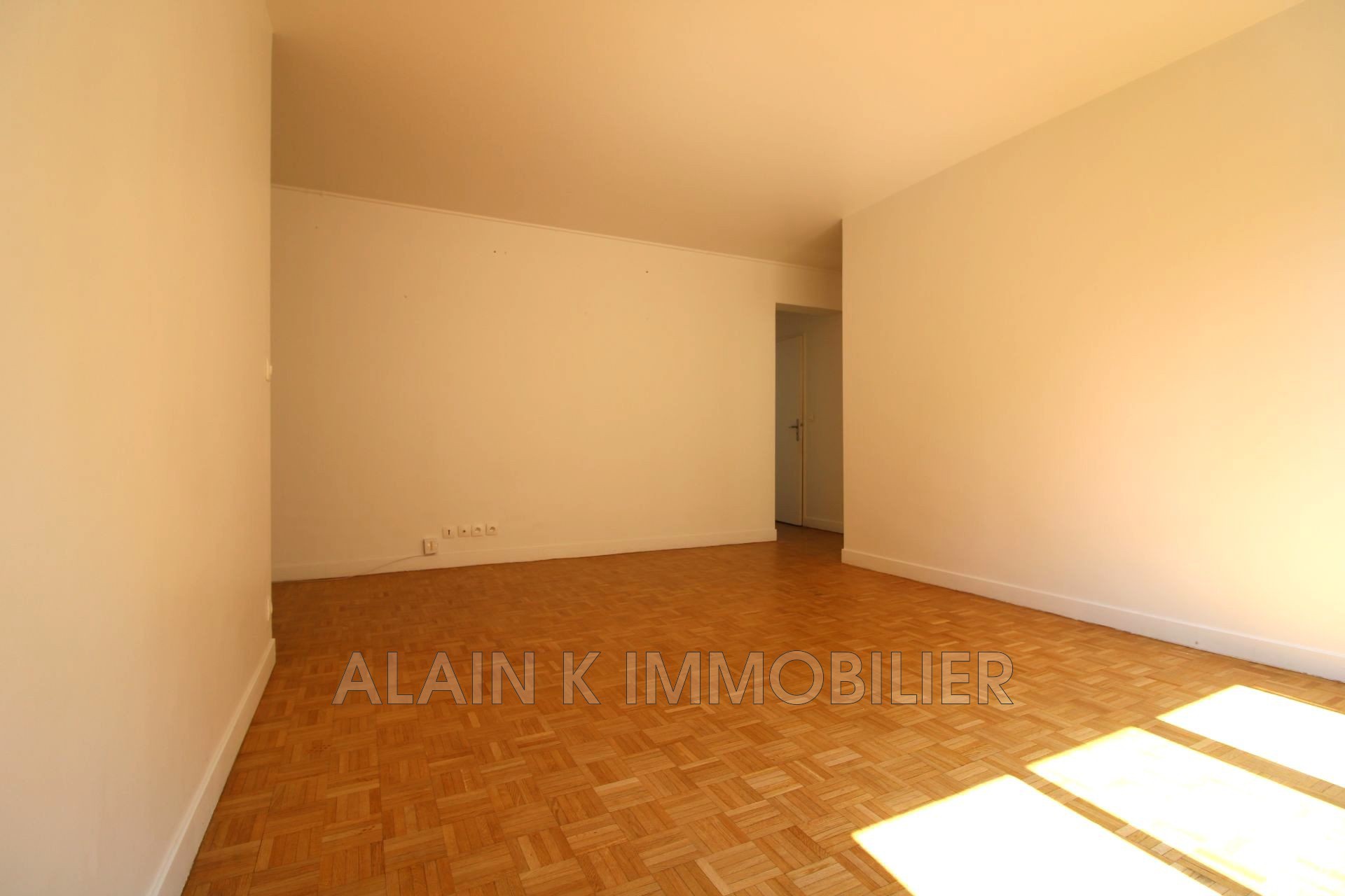 Vente Appartement à Paris Batignolles-Monceaux 17e arrondissement 3 pièces