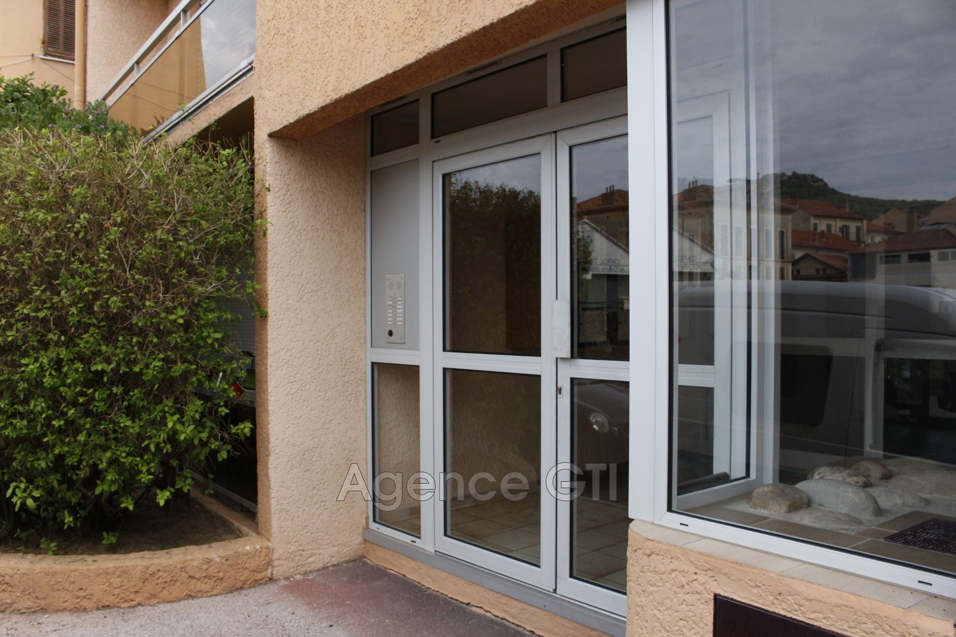 Location Appartement à Hyères 1 pièce