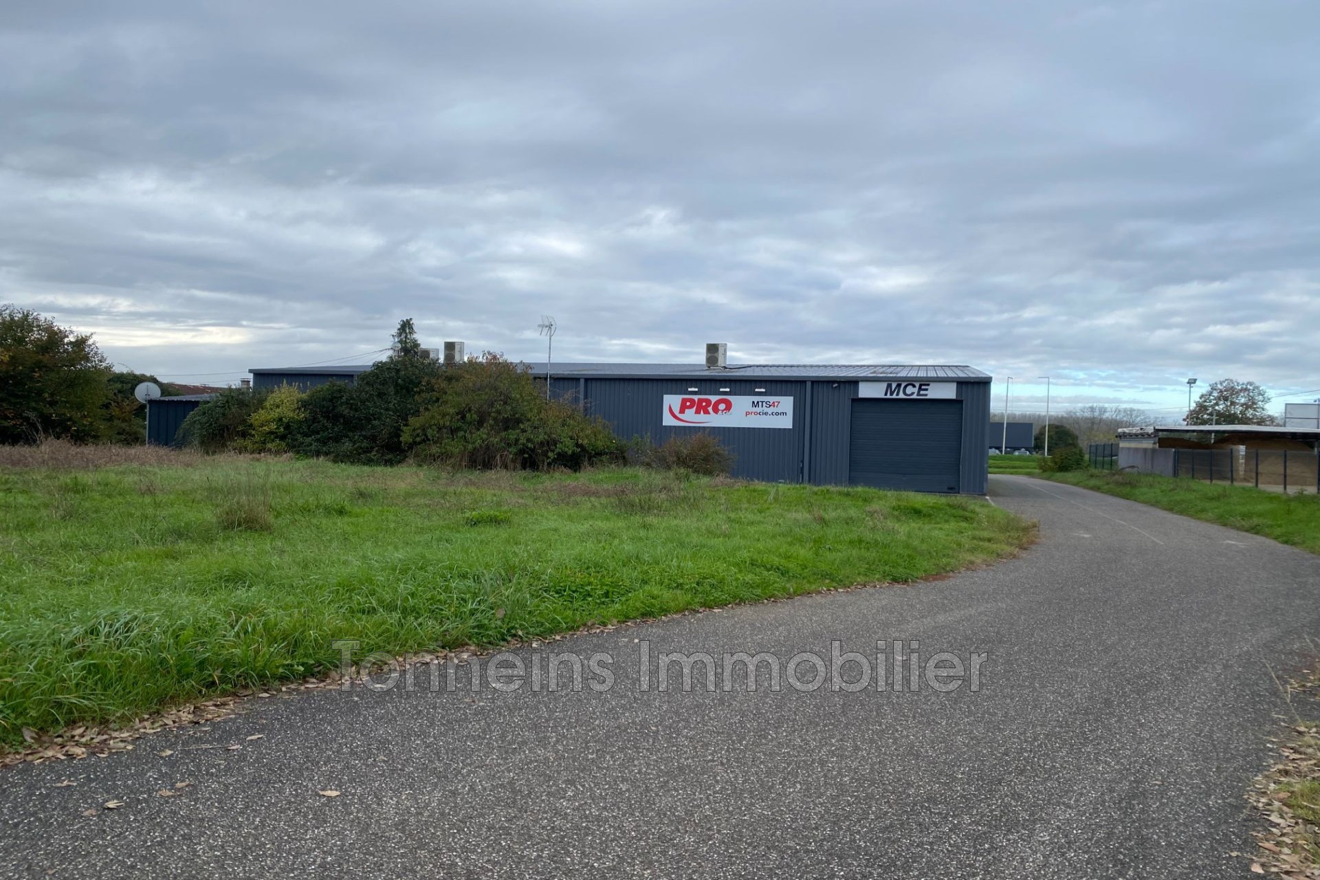 Vente Bureau / Commerce à Saint-Pardoux-du-Breuil 0 pièce