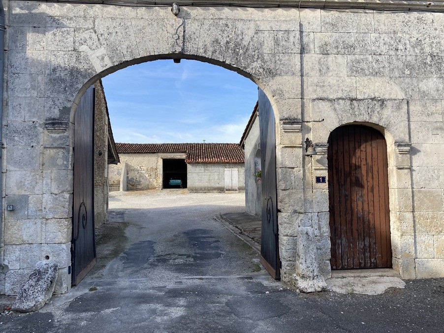 Vente Maison à Villebois-Lavalette 11 pièces