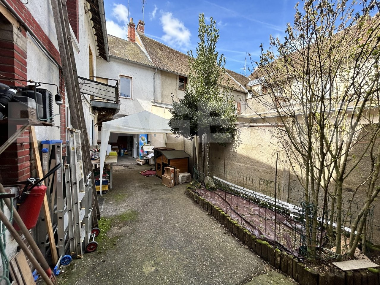 Vente Bureau / Commerce à Château-Renard 0 pièce