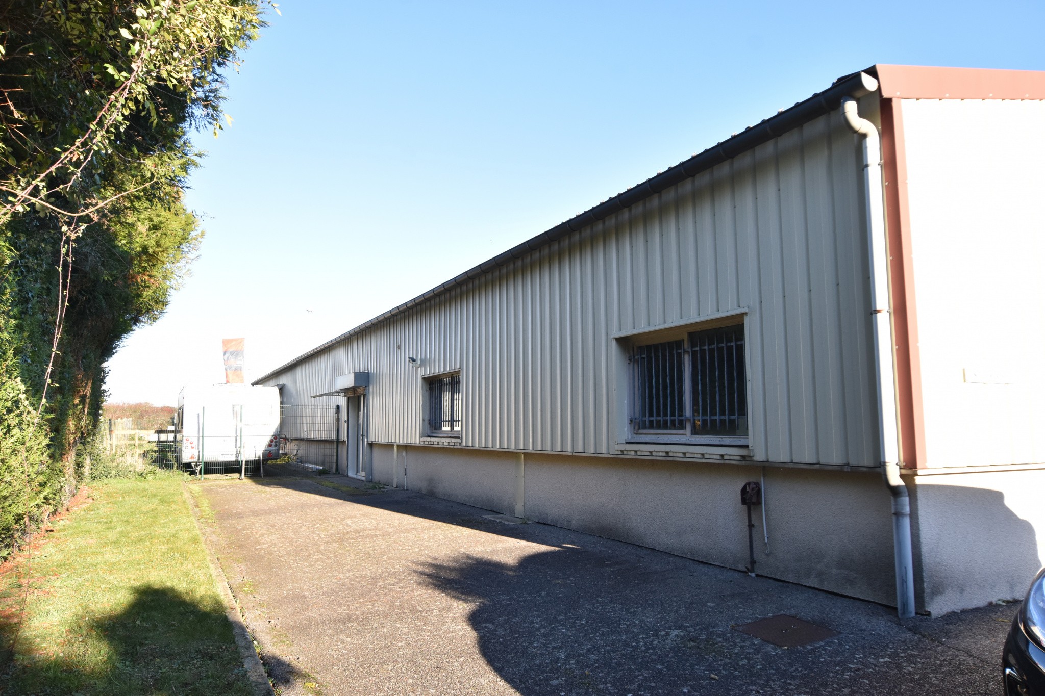 Location Bureau / Commerce à Angerville-la-Campagne 0 pièce