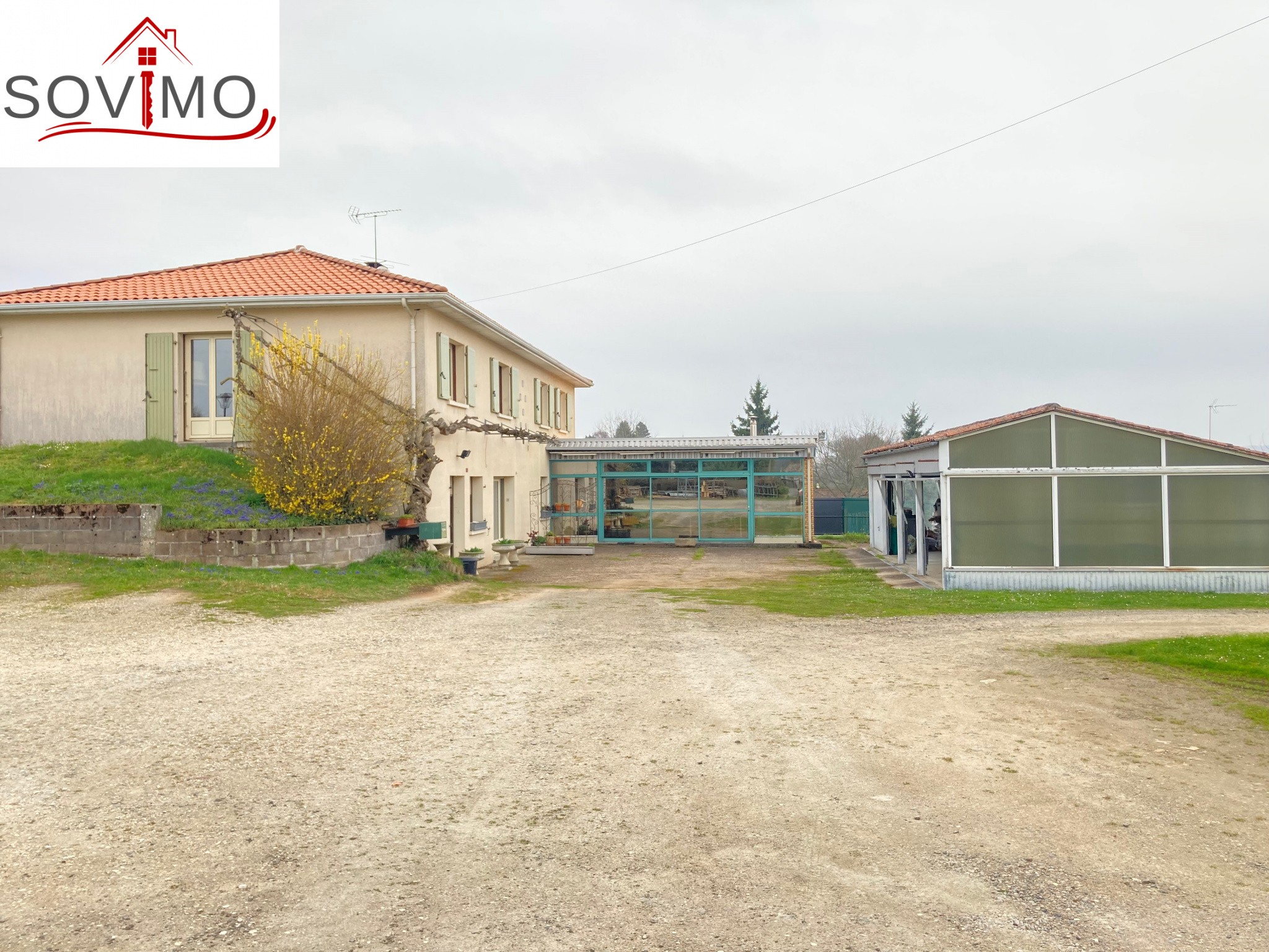 Vente Maison à Manot 9 pièces