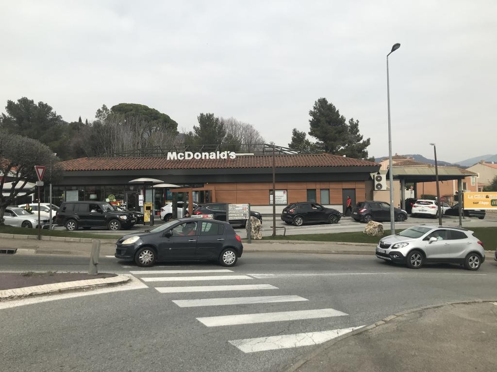 Location Bureau / Commerce à Grasse 0 pièce