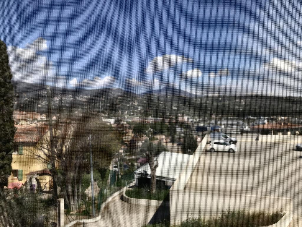 Location Bureau / Commerce à Grasse 0 pièce