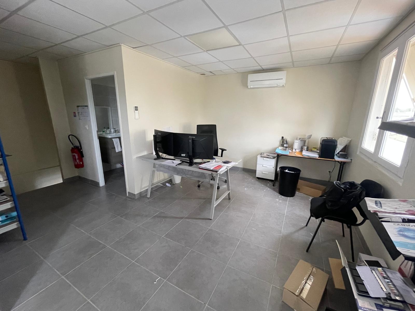 Vente Bureau / Commerce à Vauvert 0 pièce