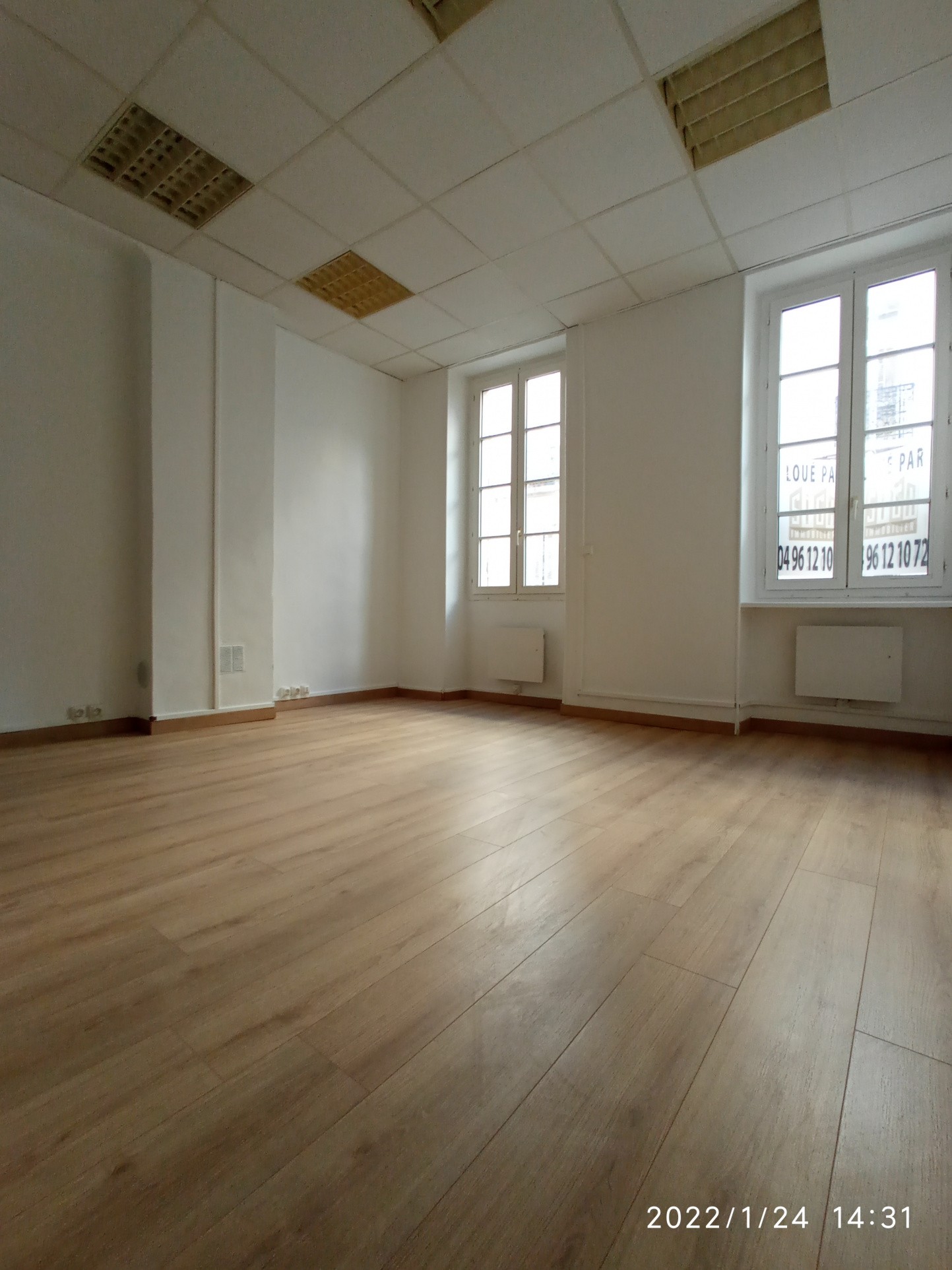 Location Bureau / Commerce à Marseille 6e arrondissement 2 pièces