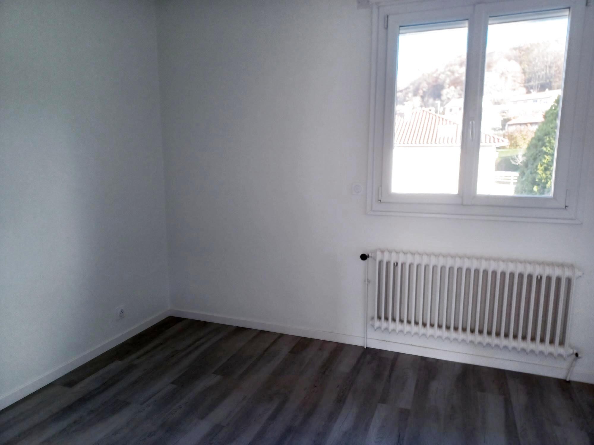 Location Appartement à Jussac 3 pièces