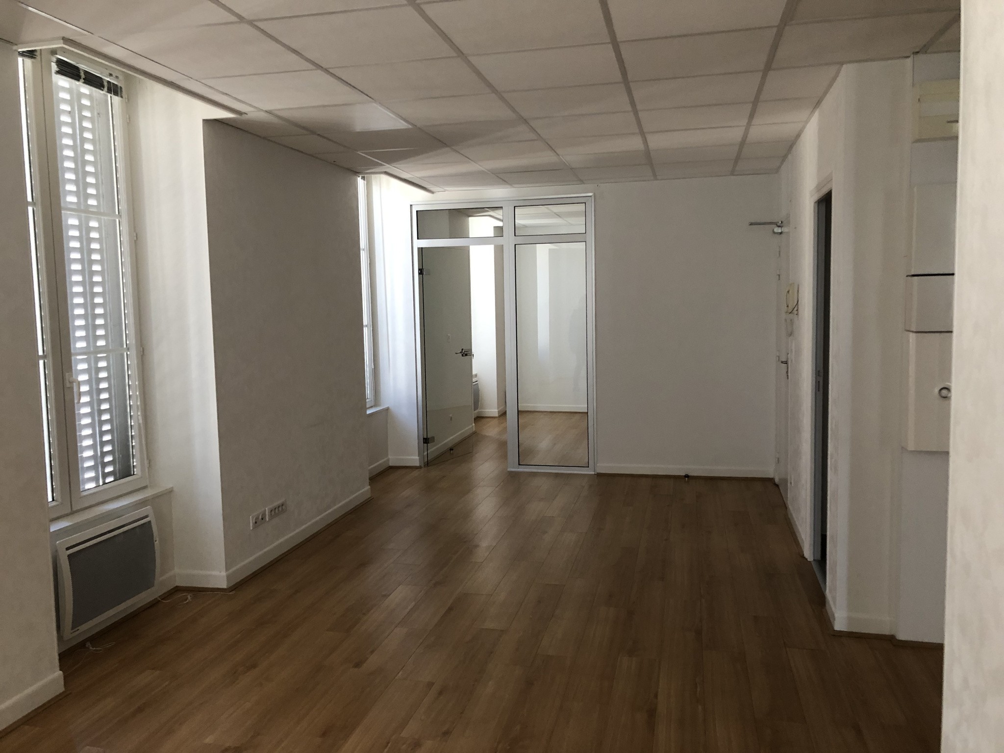 Location Bureau / Commerce à Aurillac 0 pièce