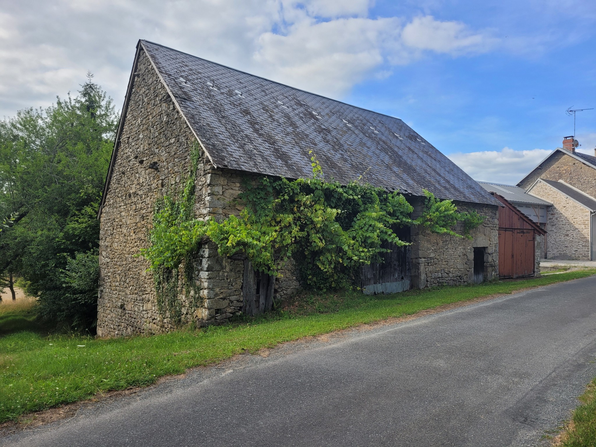 Vente Garage / Parking à Saint-Pierre-de-Fursac 1 pièce