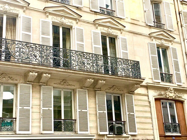 Location Bureau / Commerce à Paris Élysée  8e arrondissement 3 pièces