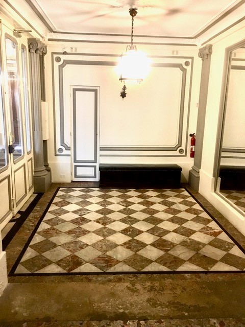 Location Bureau / Commerce à Paris Élysée  8e arrondissement 3 pièces