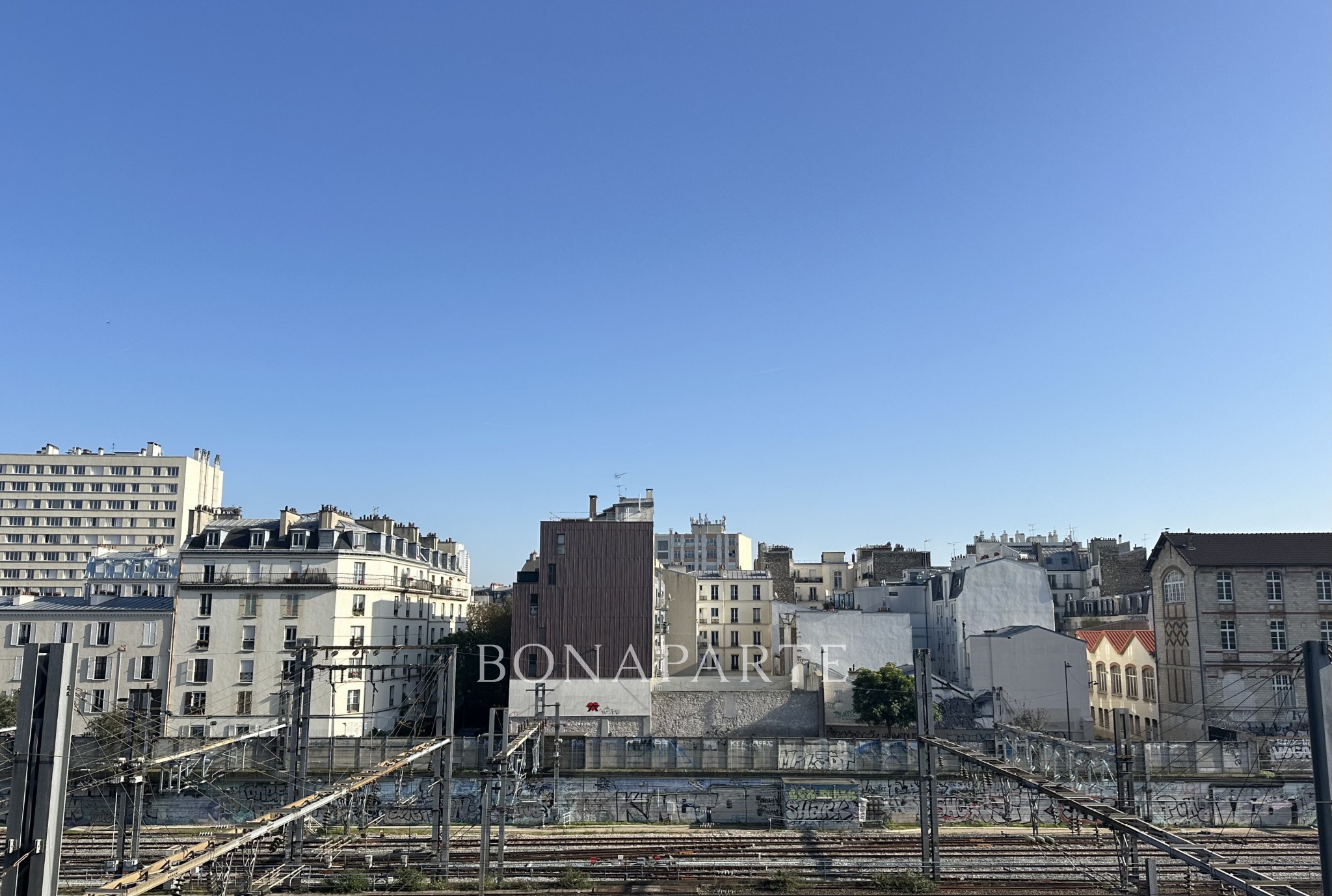 Vente Appartement à Paris Butte-Montmartre 18e arrondissement 3 pièces