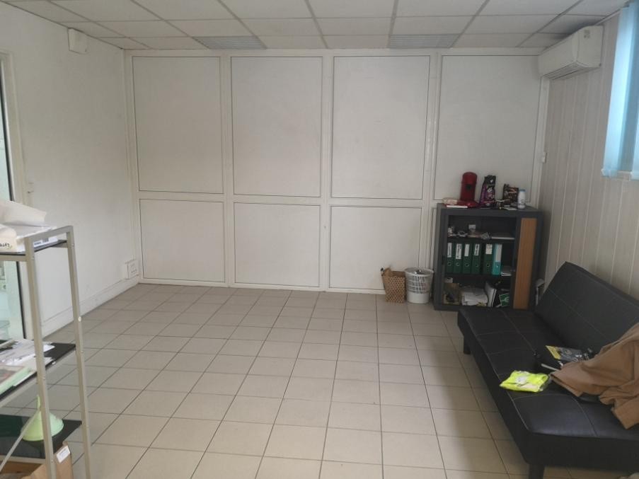 Vente Bureau / Commerce à Pont-Sainte-Marie 0 pièce