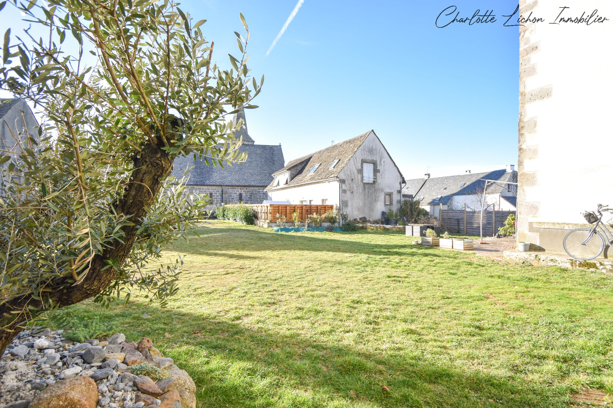 Vente Maison à la Tour-d'Auvergne 30 pièces