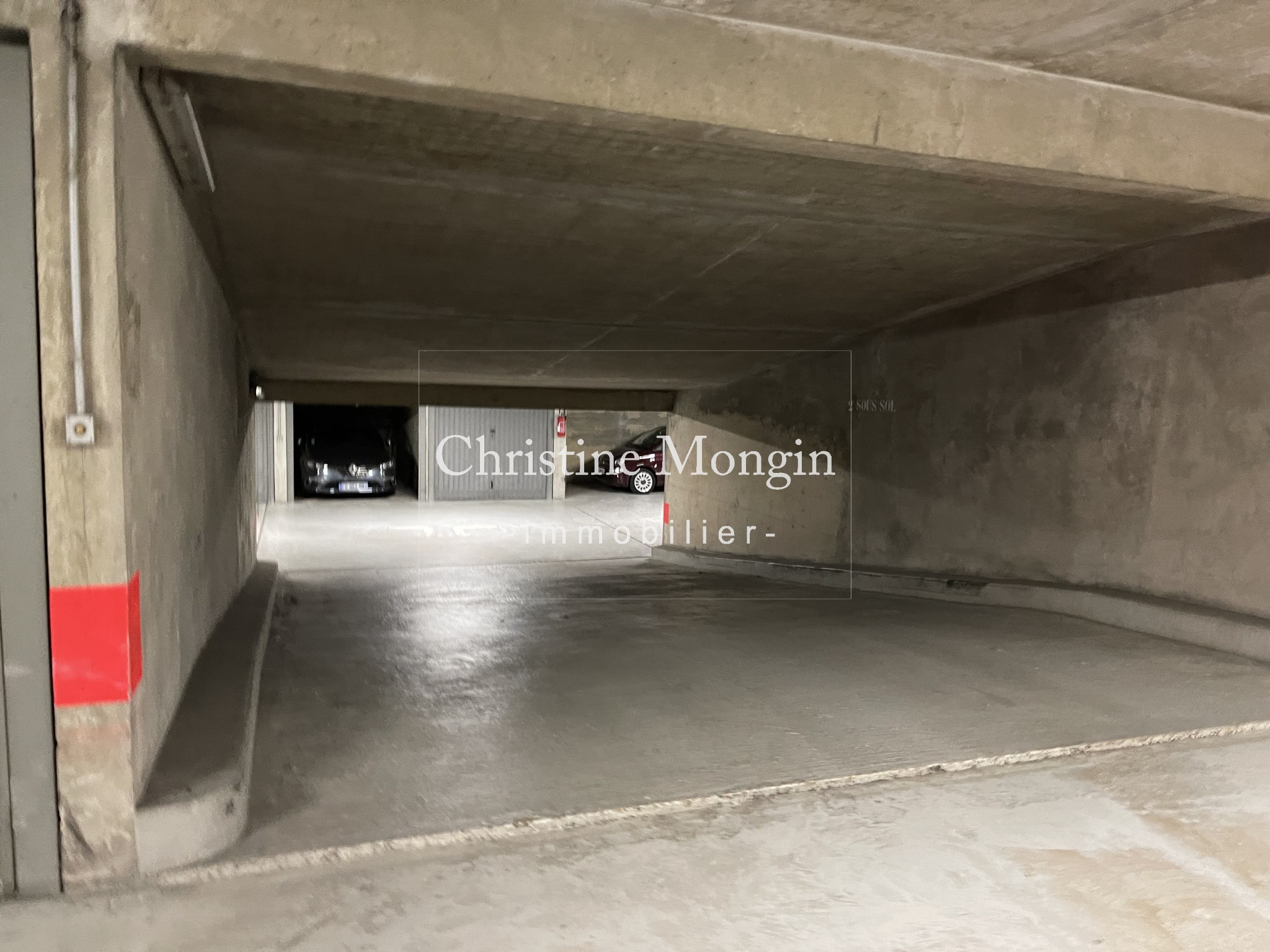 Location Garage / Parking à Paris Batignolles-Monceaux 17e arrondissement 0 pièce