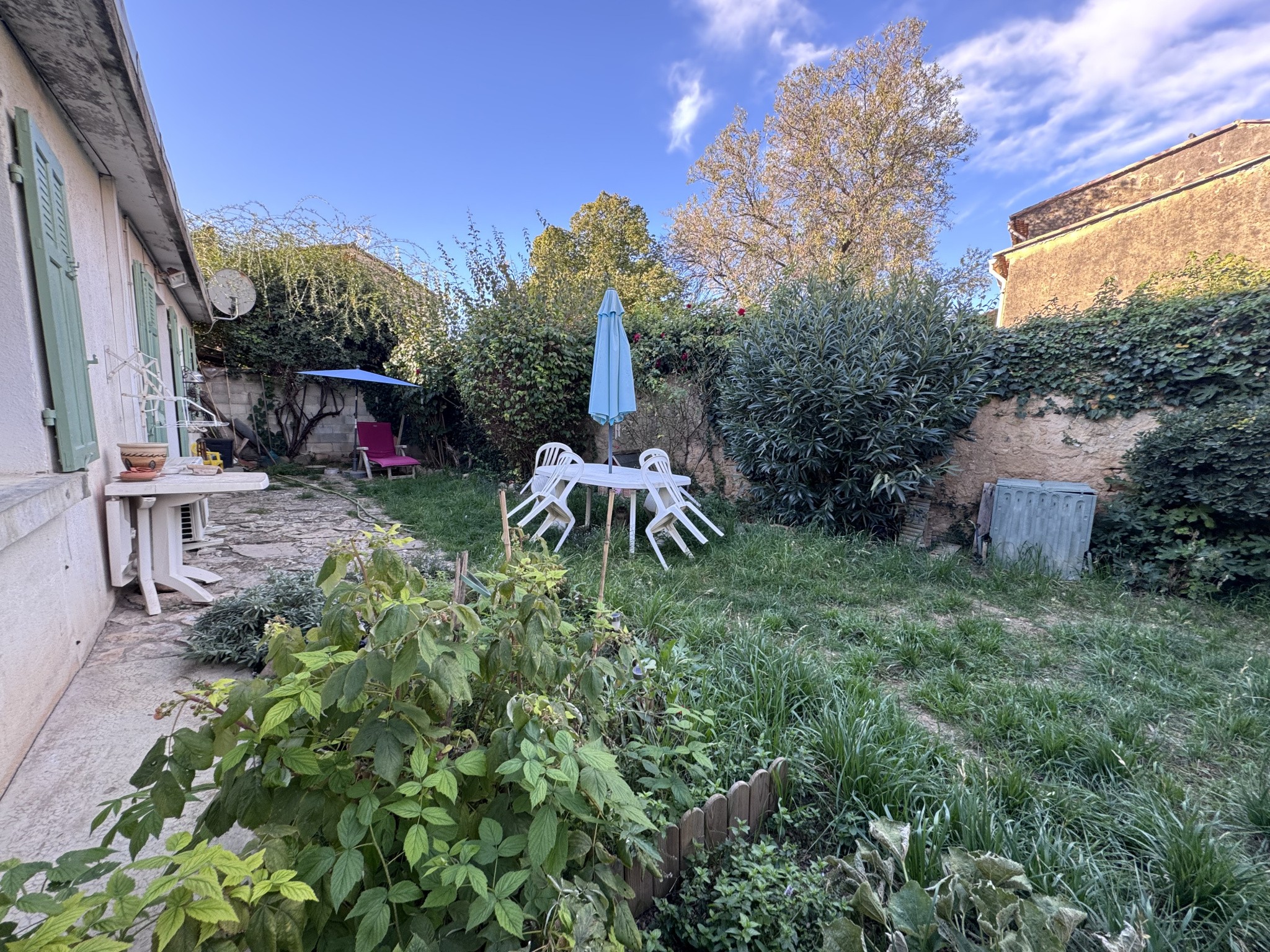 Vente Bureau / Commerce à Peyrolles-en-Provence 7 pièces