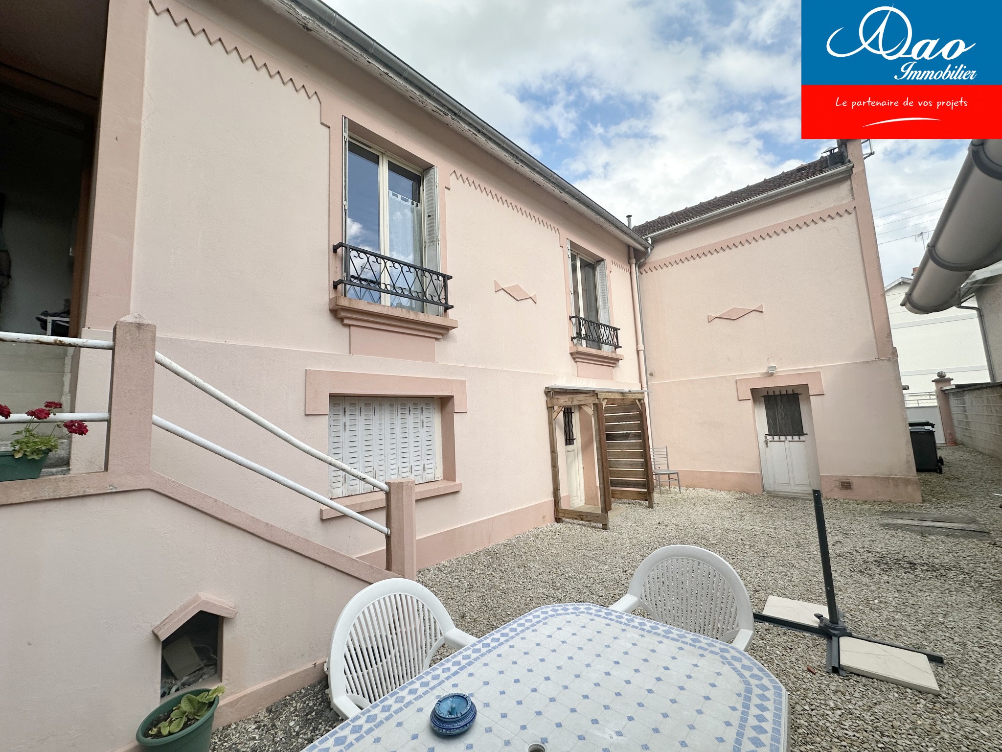 Vente Appartement à Saint-Julien-les-Villas 6 pièces