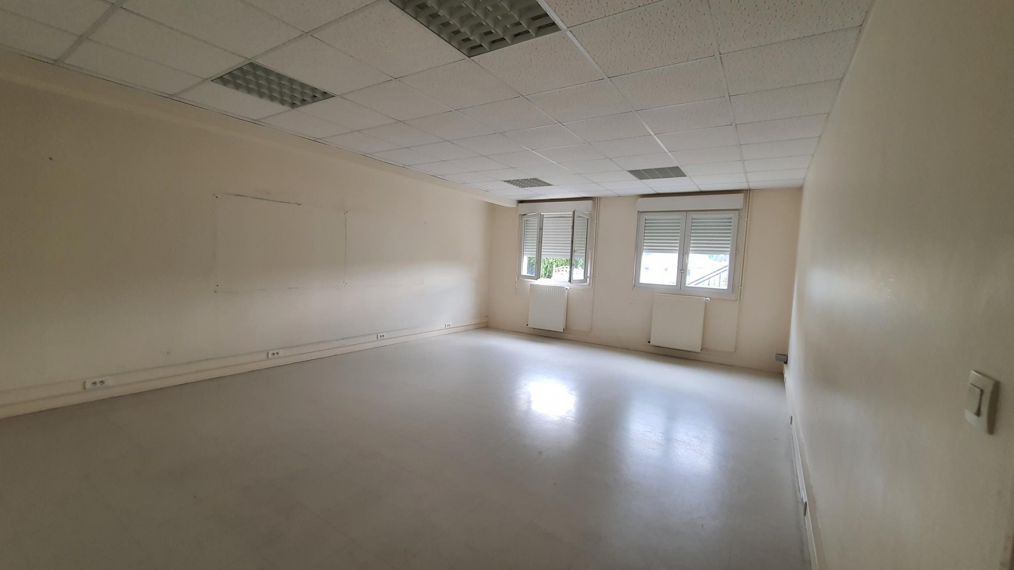 Location Bureau / Commerce à Évreux 0 pièce