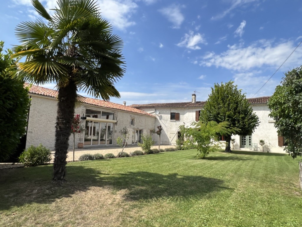 Vente Maison à Saint-Martin-de-Juillers 15 pièces