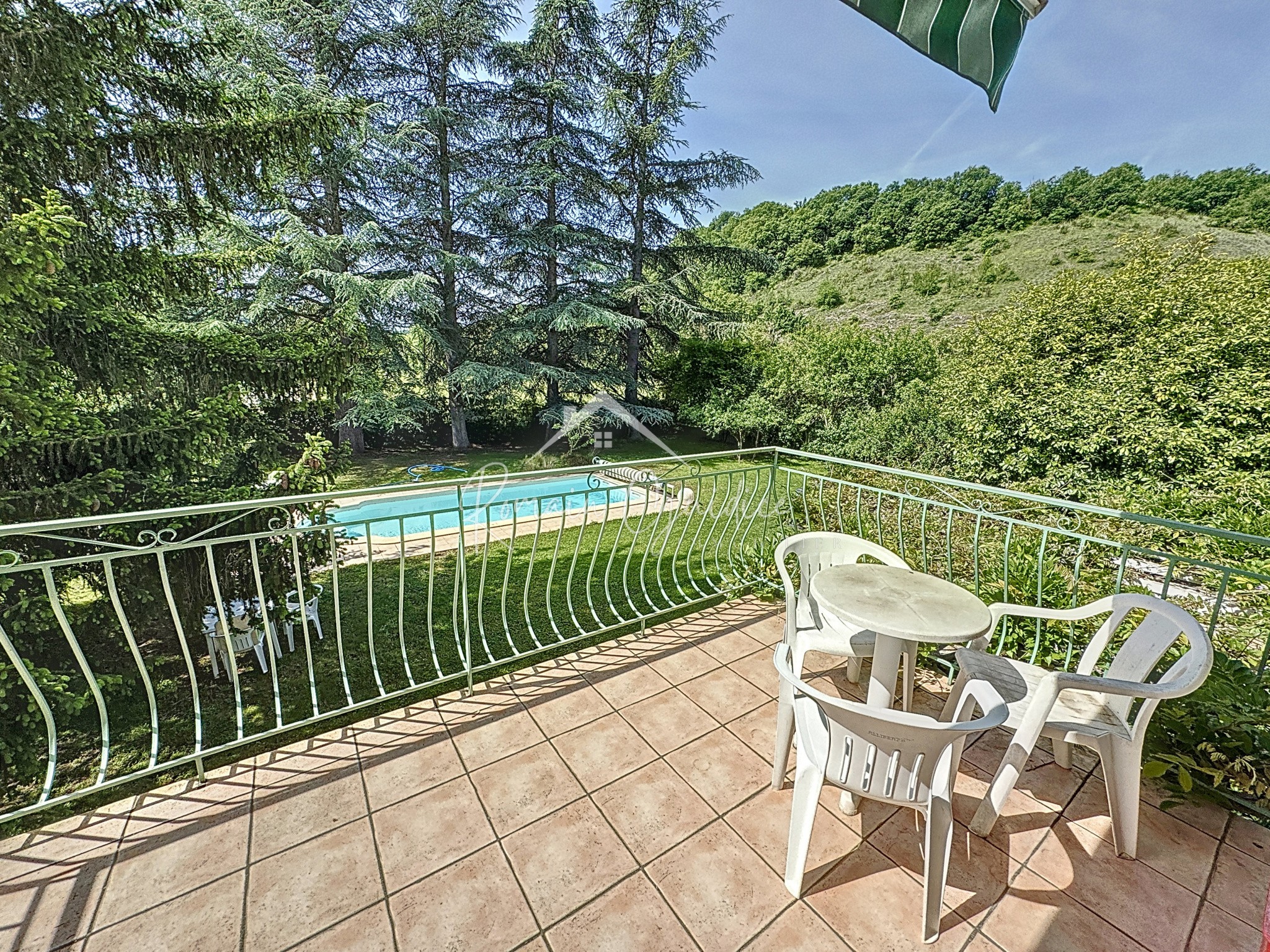 Vente Maison à Saint-Georges-de-Luzençon 11 pièces