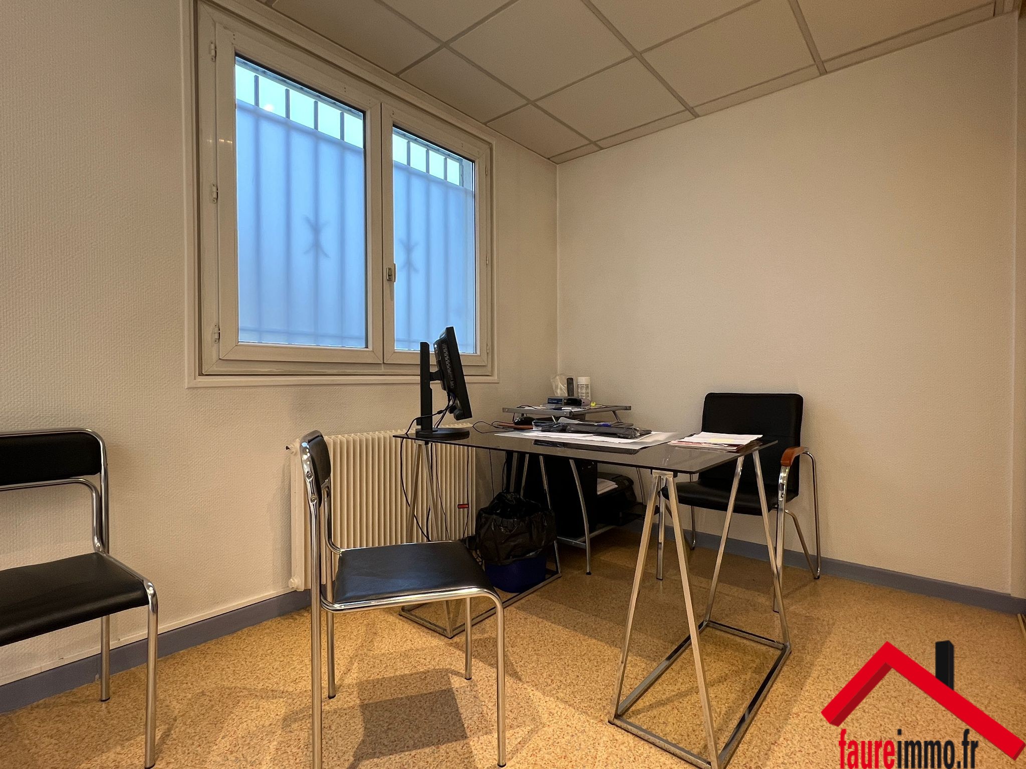 Location Bureau / Commerce à Brive-la-Gaillarde 0 pièce