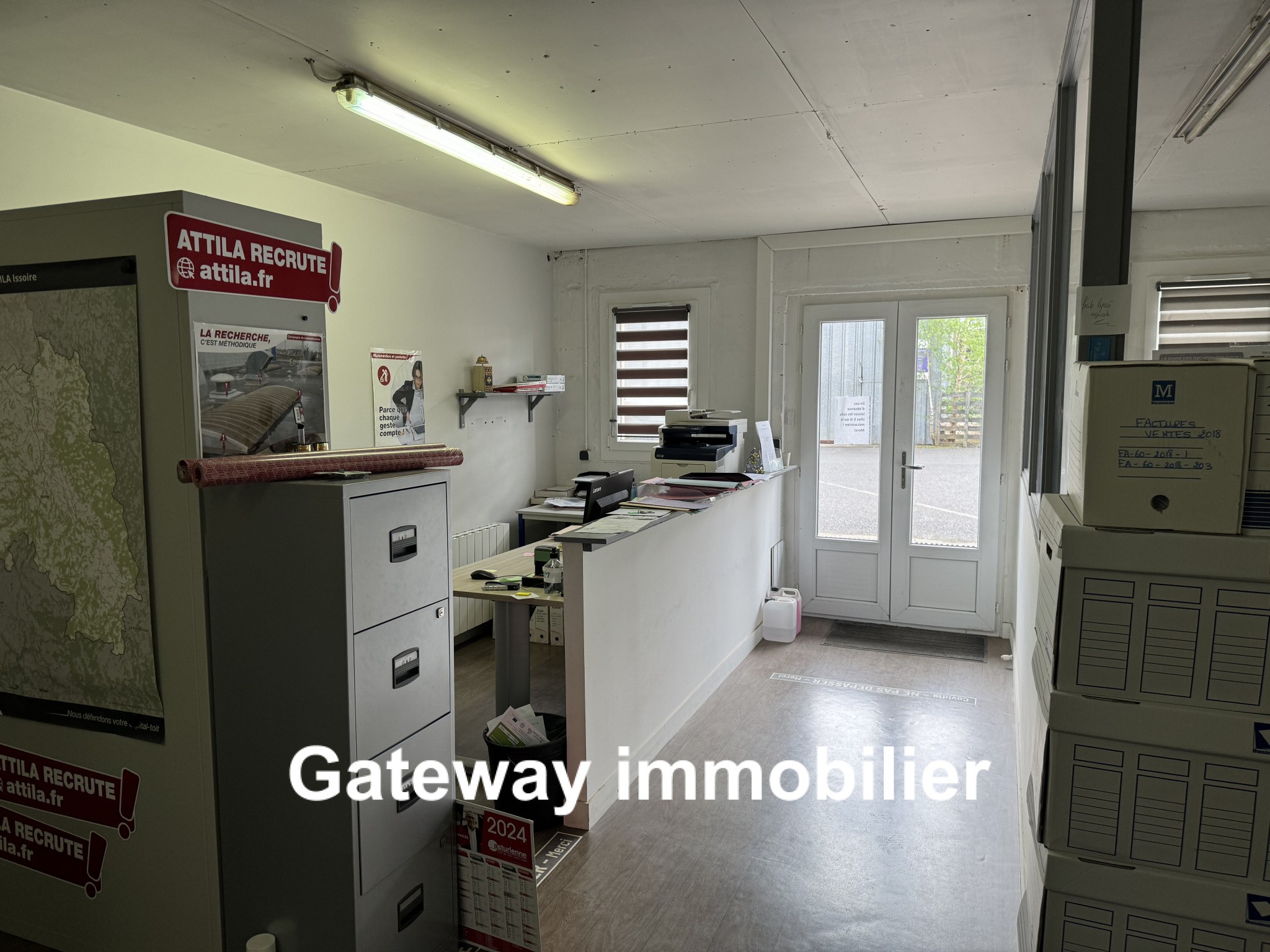 Location Bureau / Commerce à Issoire 0 pièce