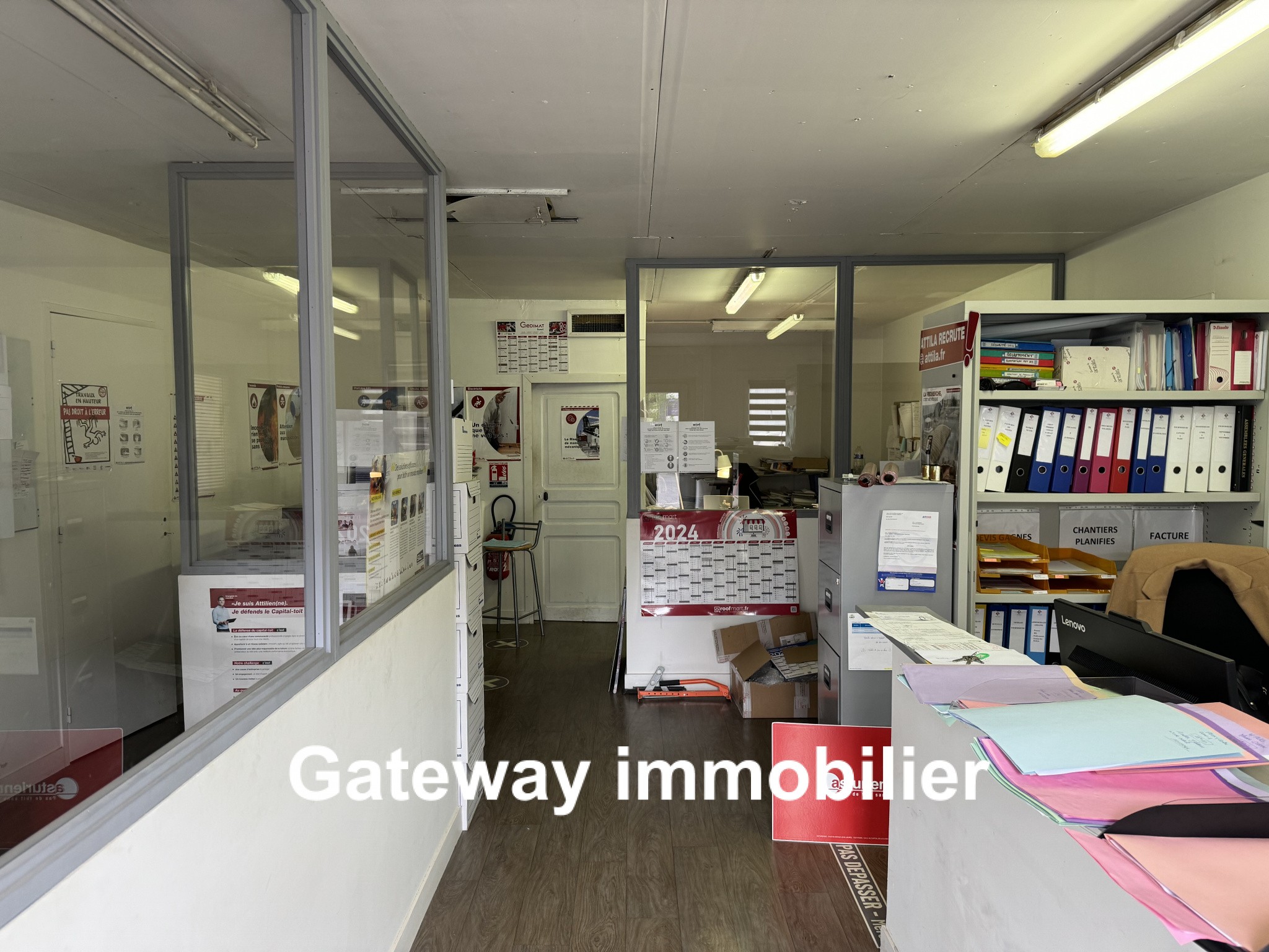 Location Bureau / Commerce à Issoire 0 pièce