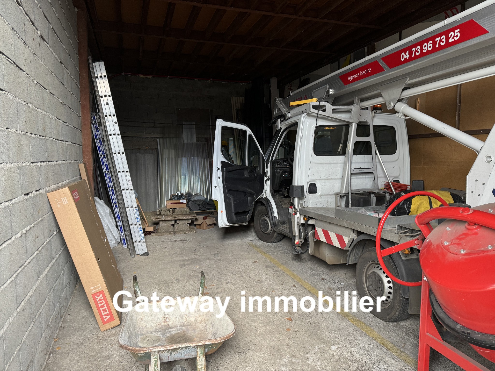 Location Bureau / Commerce à Issoire 0 pièce