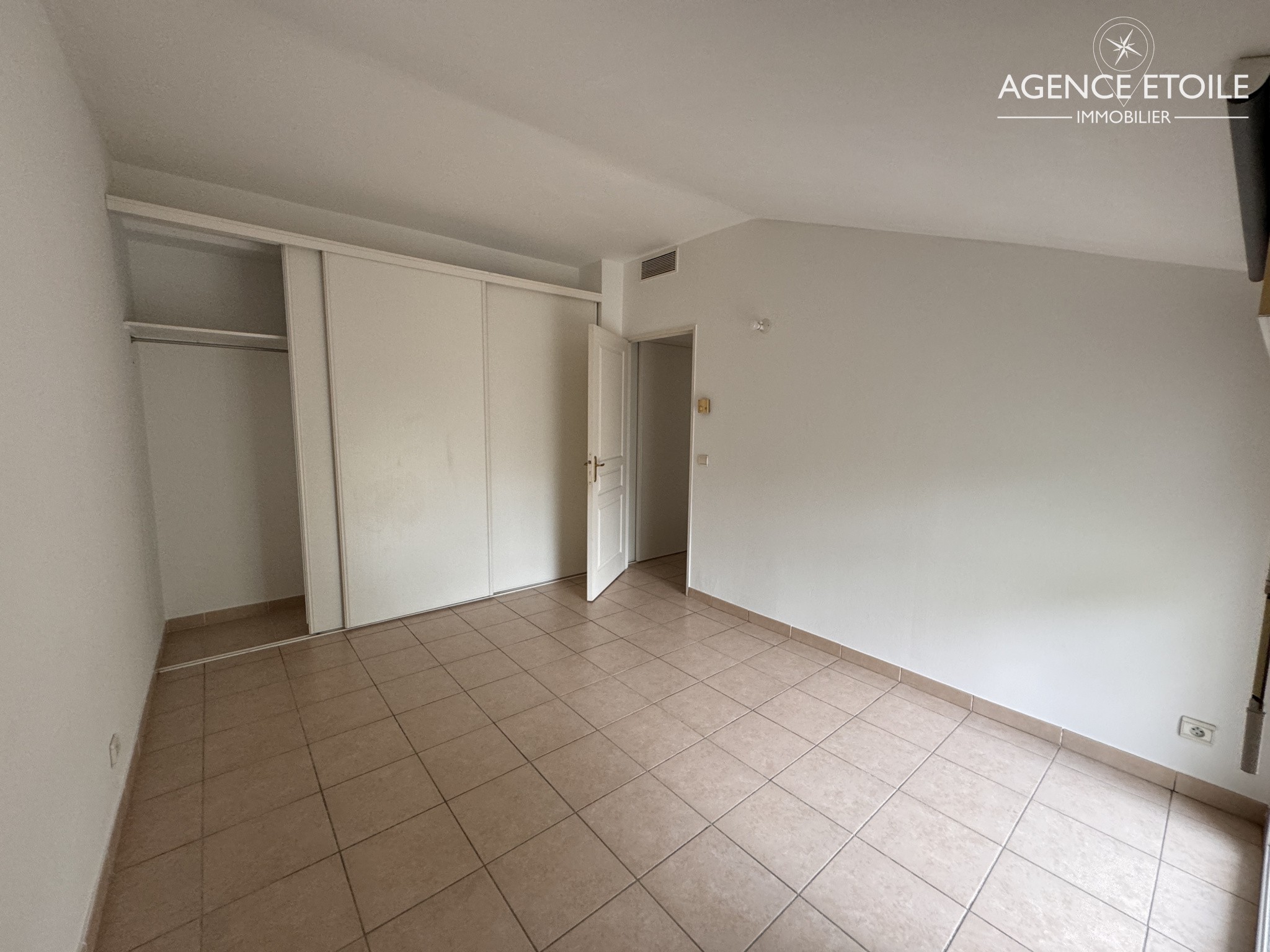 Location Appartement à Marseille 8e arrondissement 4 pièces