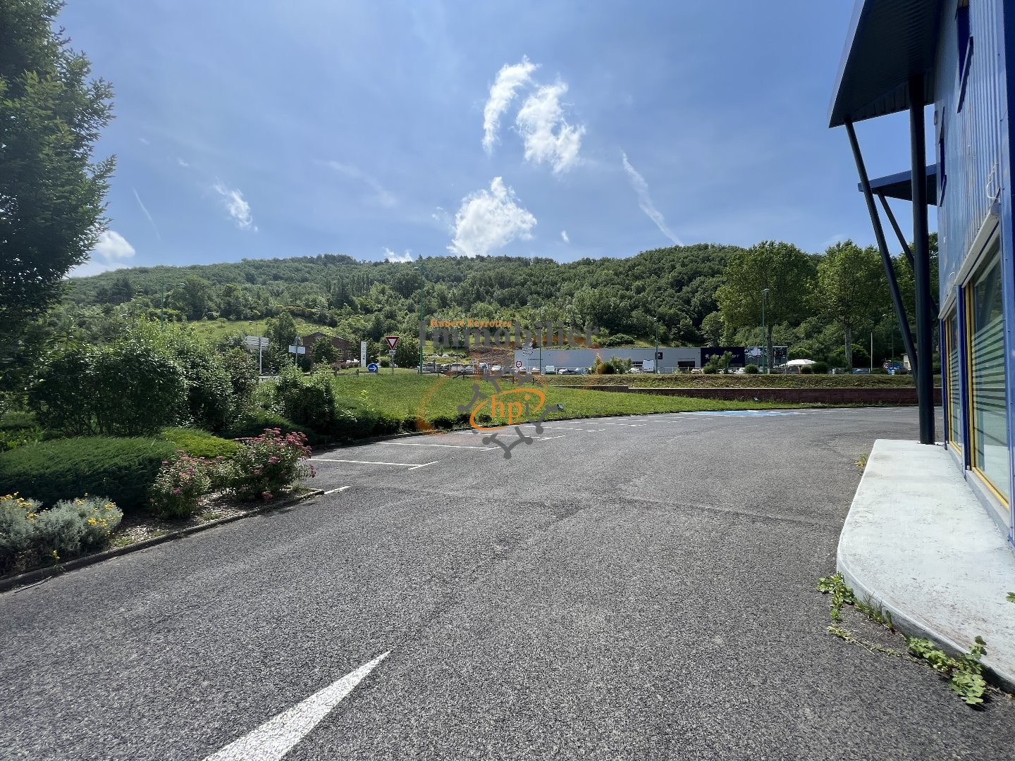 Location Bureau / Commerce à Vabres-l'Abbaye 0 pièce