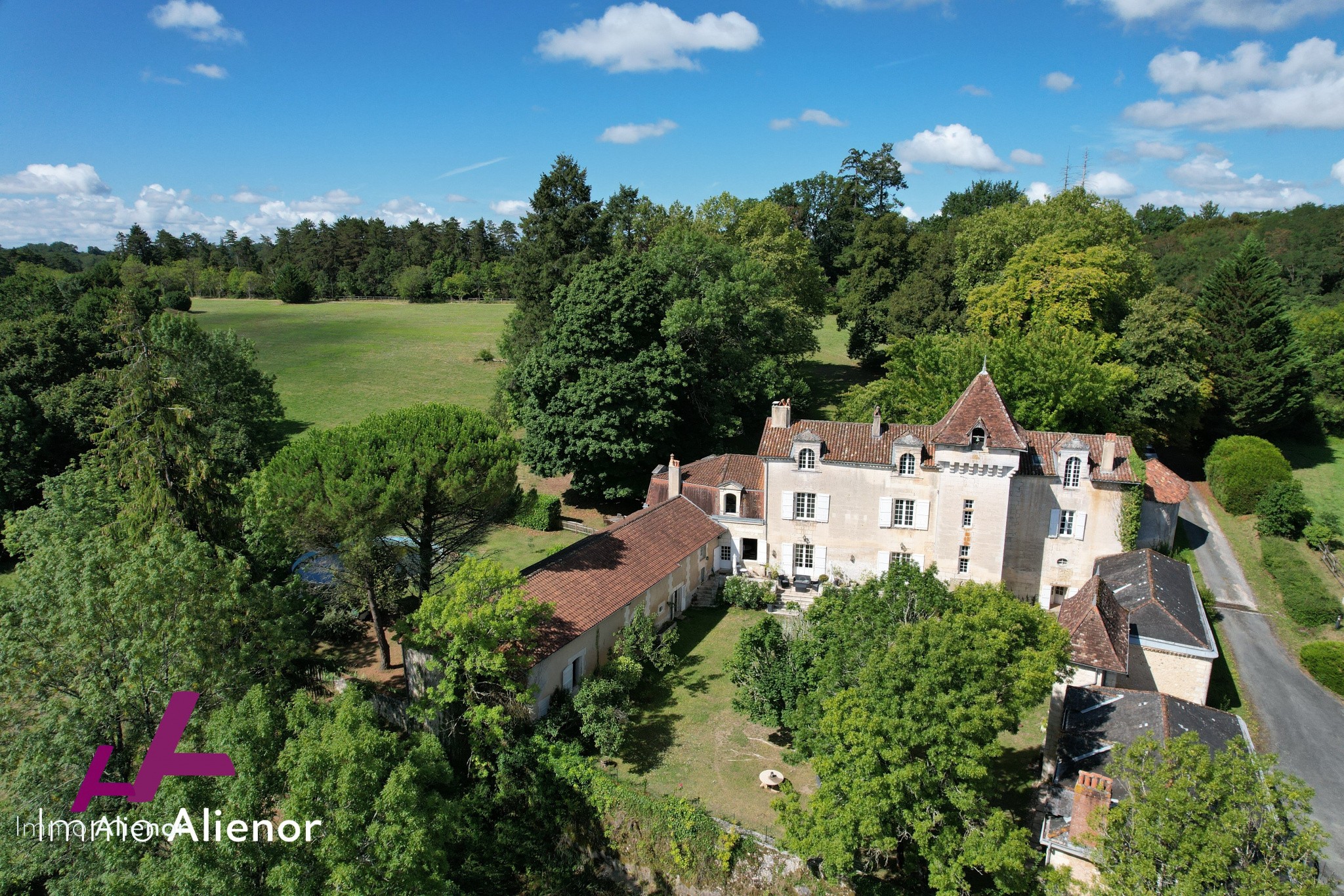 Vente Maison à Cornille 12 pièces