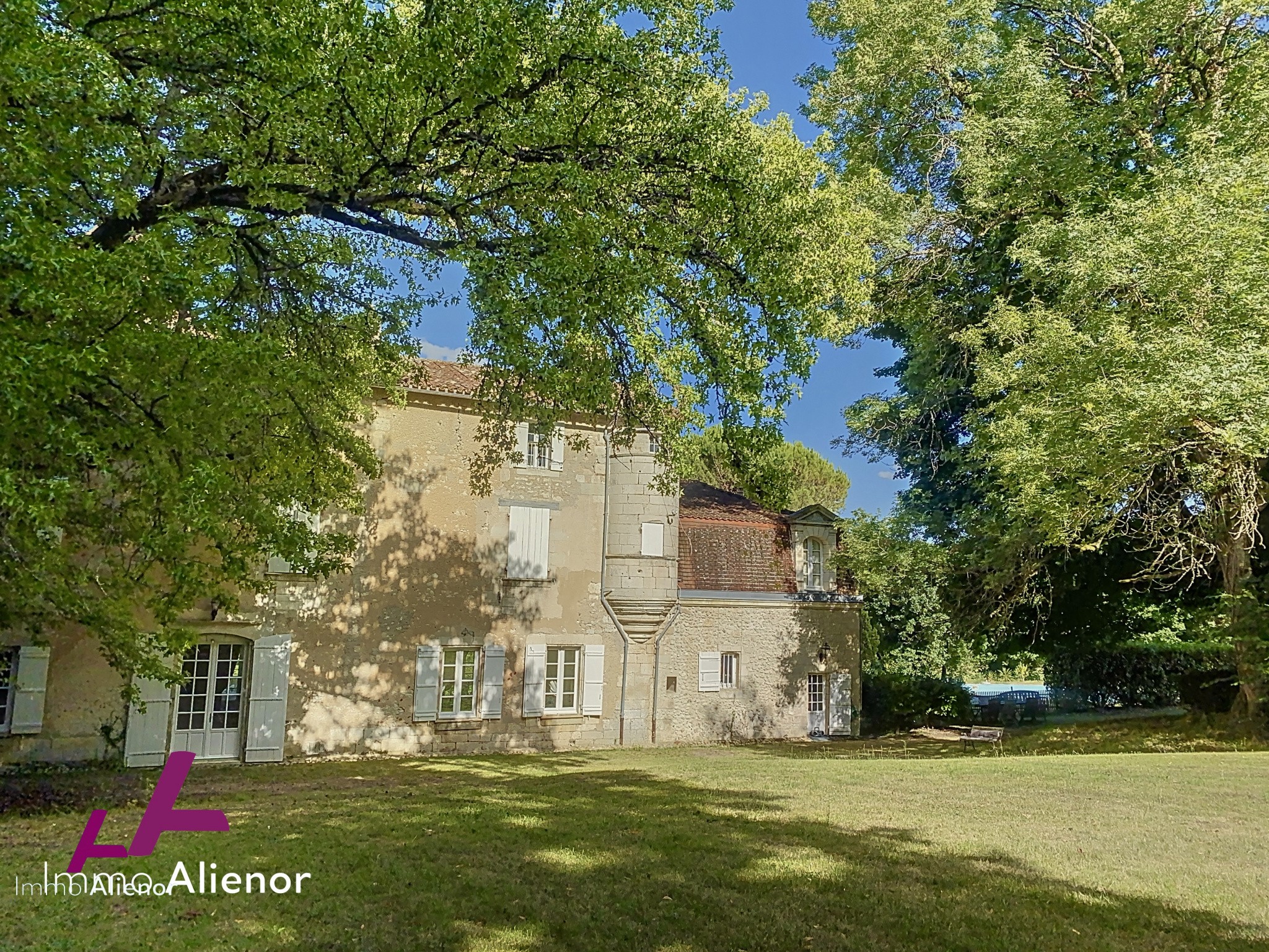 Vente Maison à Cornille 12 pièces