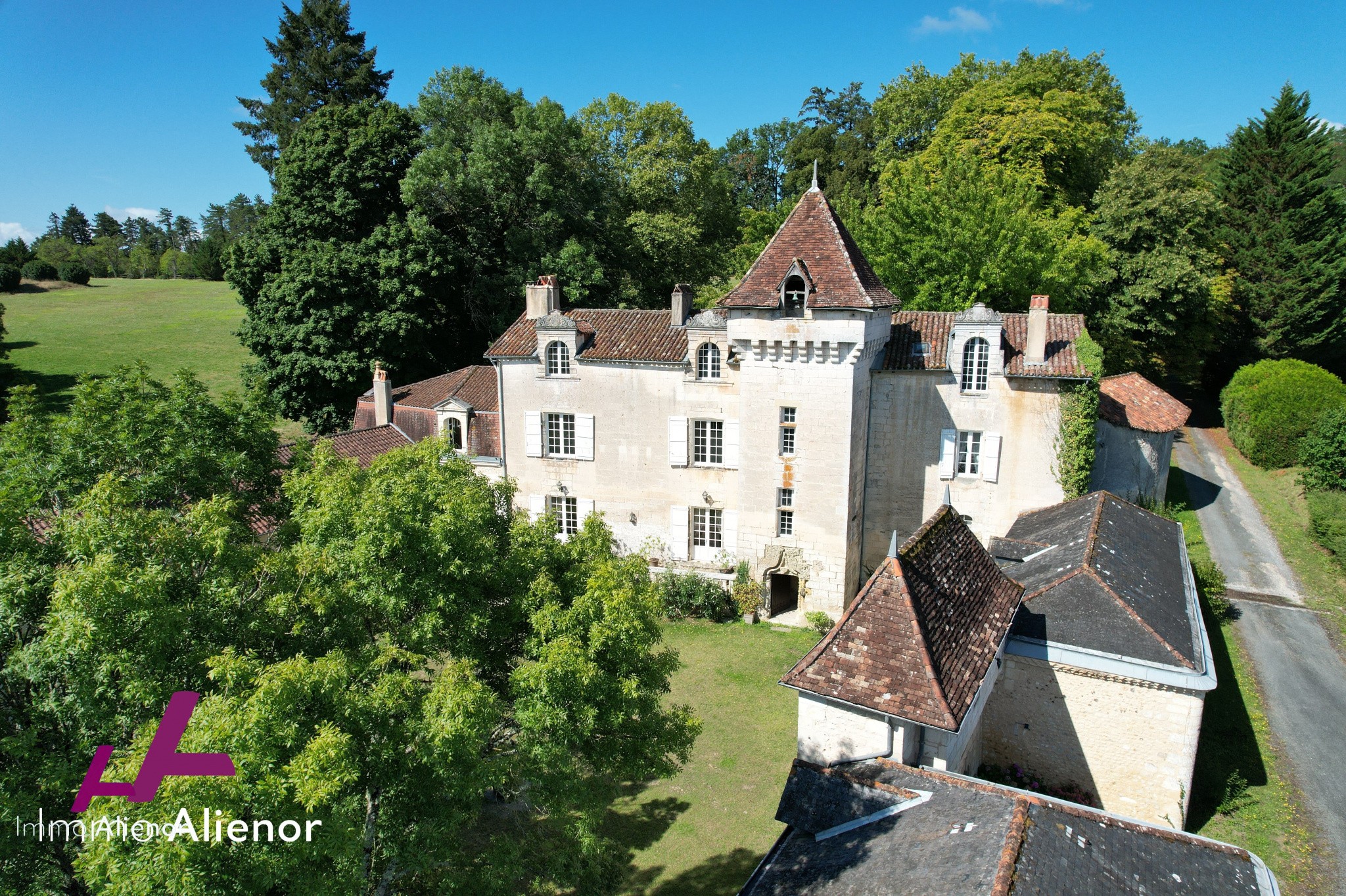 Vente Maison à Cornille 12 pièces