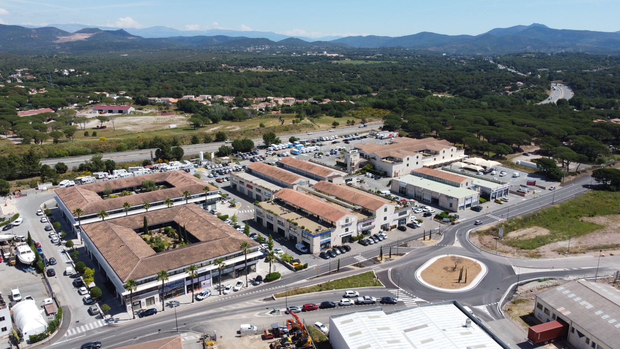 Location Bureau / Commerce à Puget-sur-Argens 0 pièce