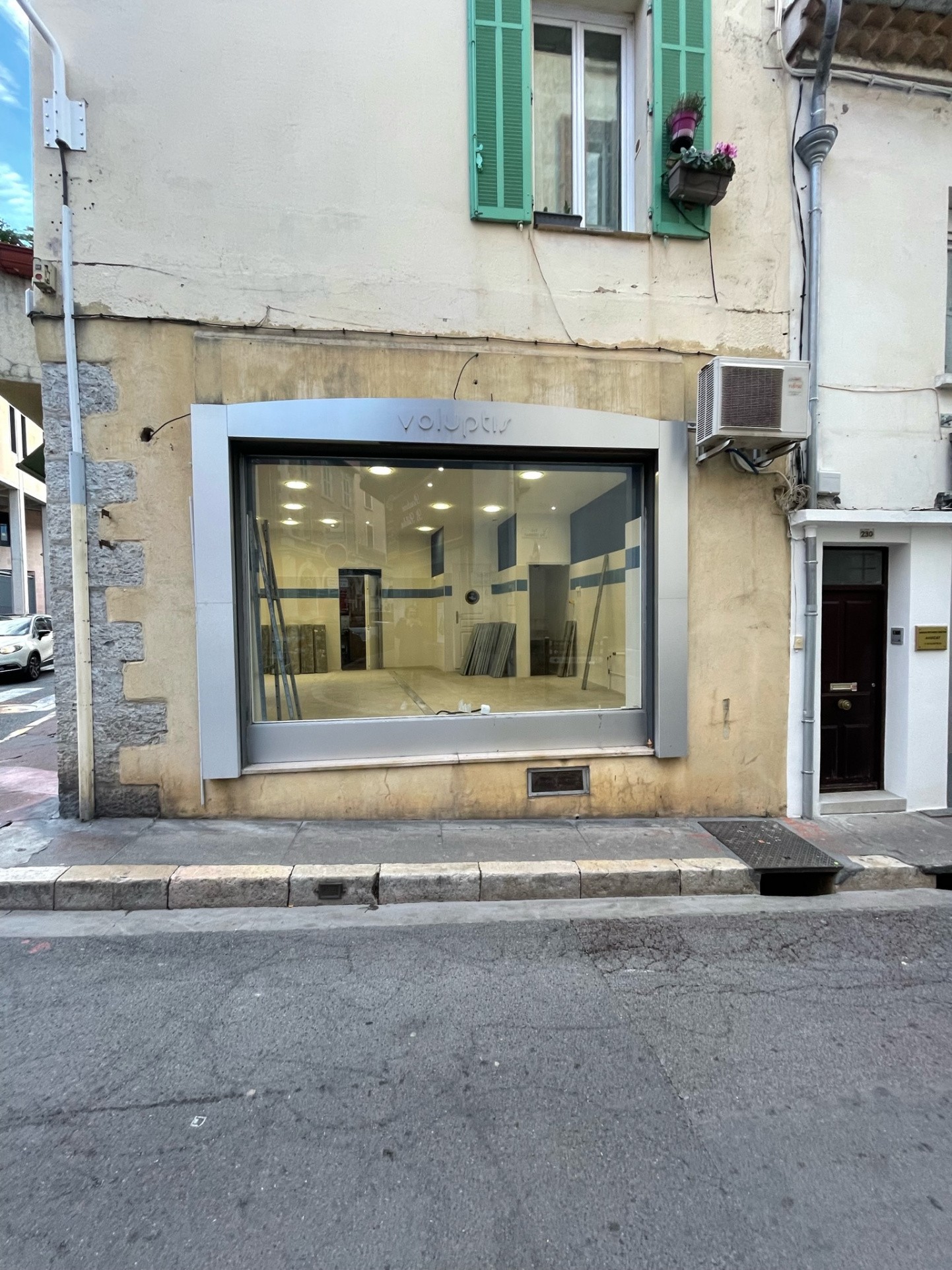 Location Bureau / Commerce à Draguignan 0 pièce