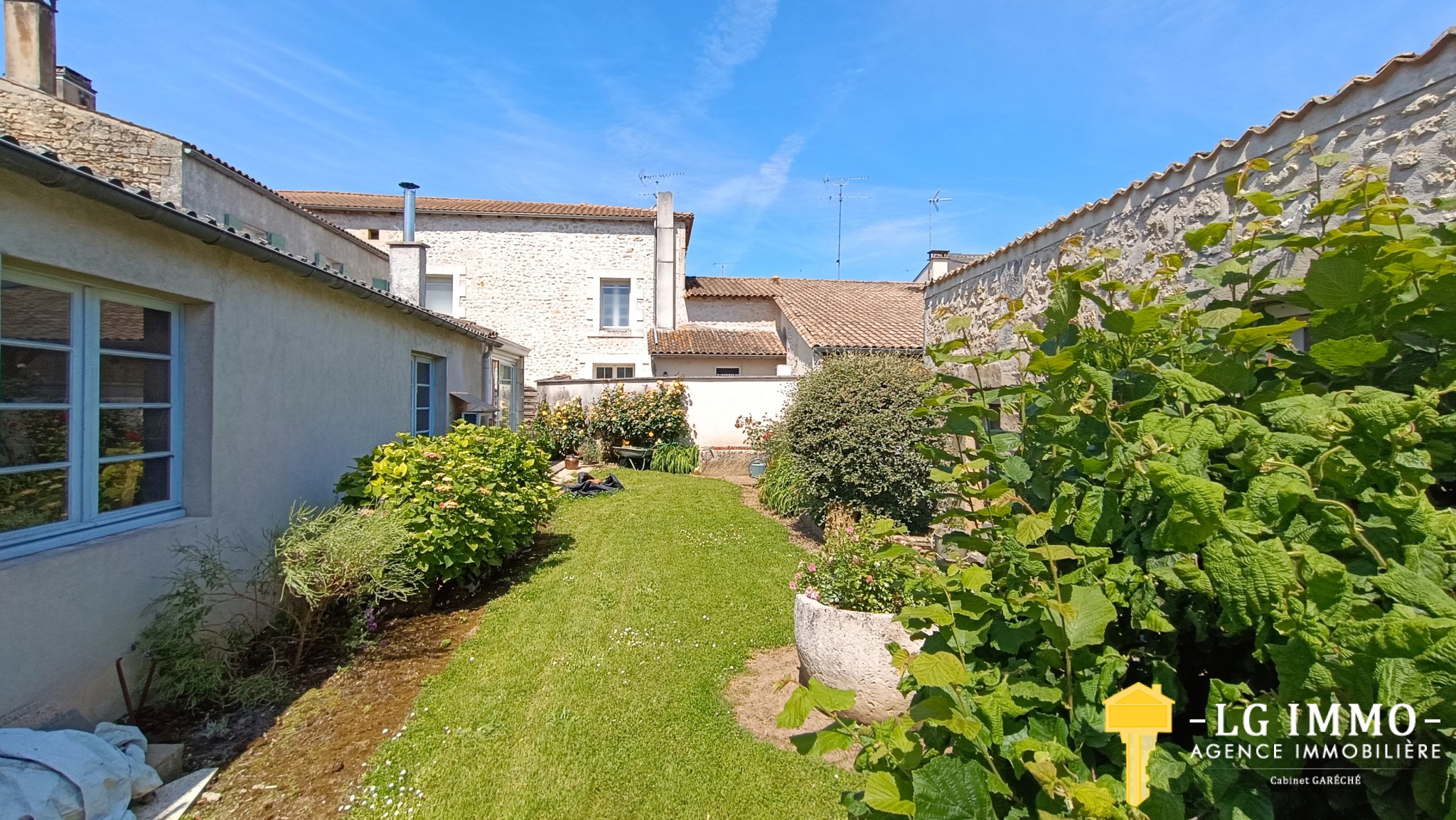 Vente Maison à Saint-Genis-de-Saintonge 10 pièces