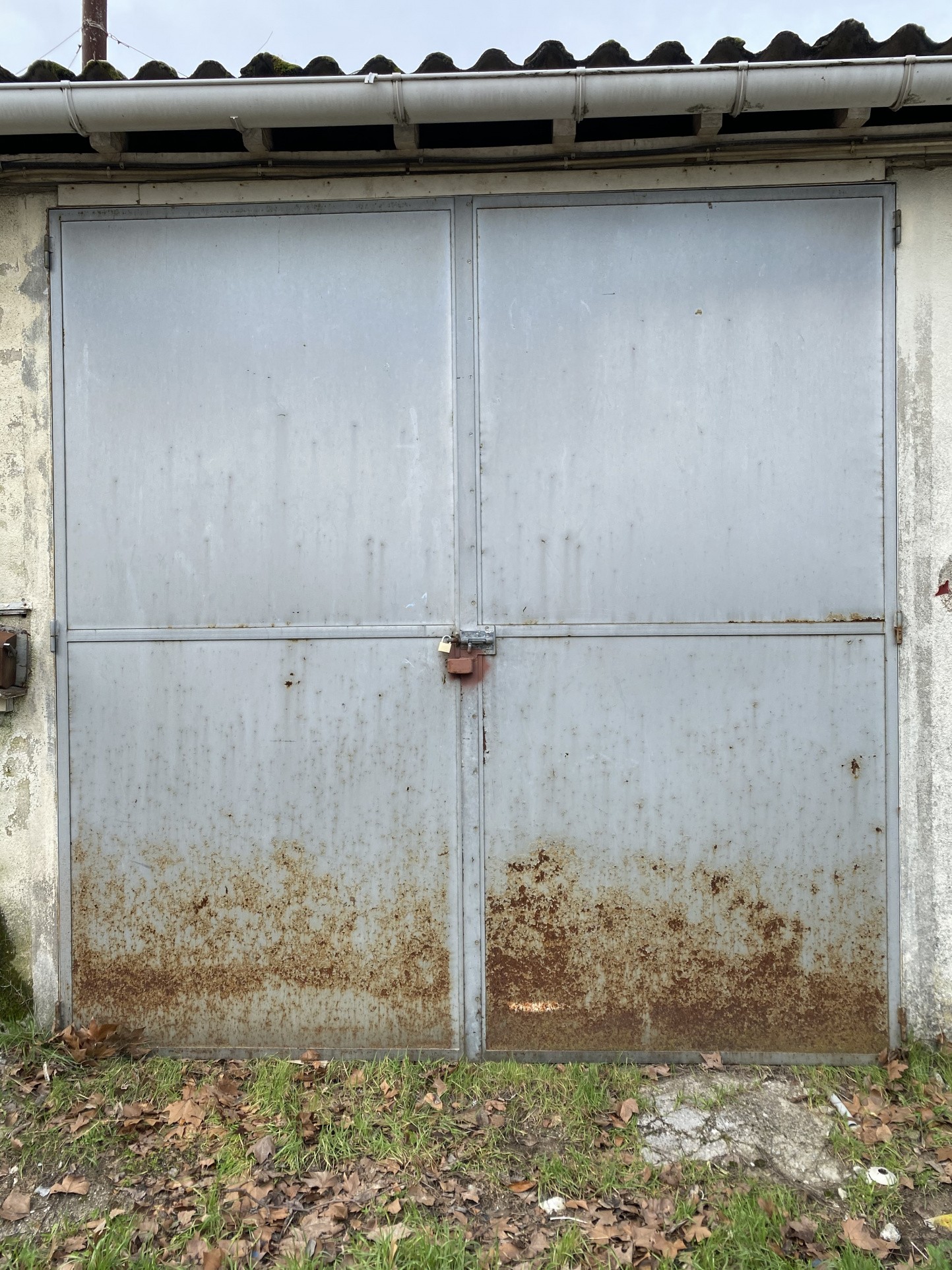 Location Garage / Parking à Molières-Cavaillac 0 pièce