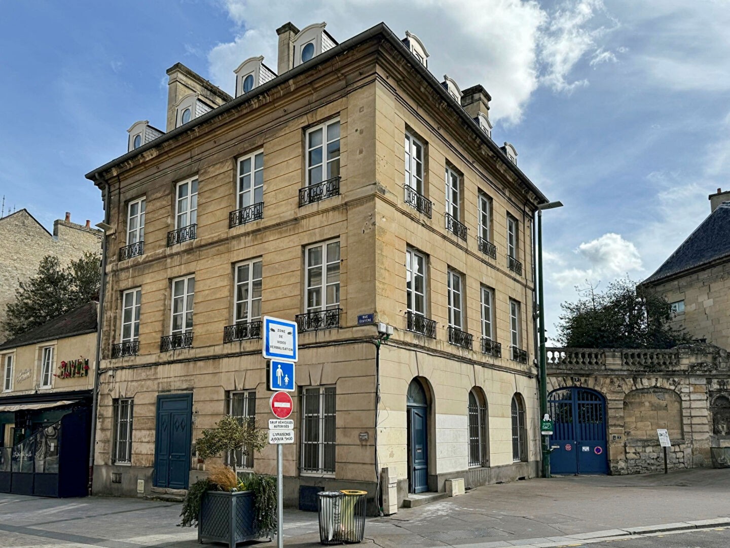 Location Garage / Parking à Caen 4 pièces