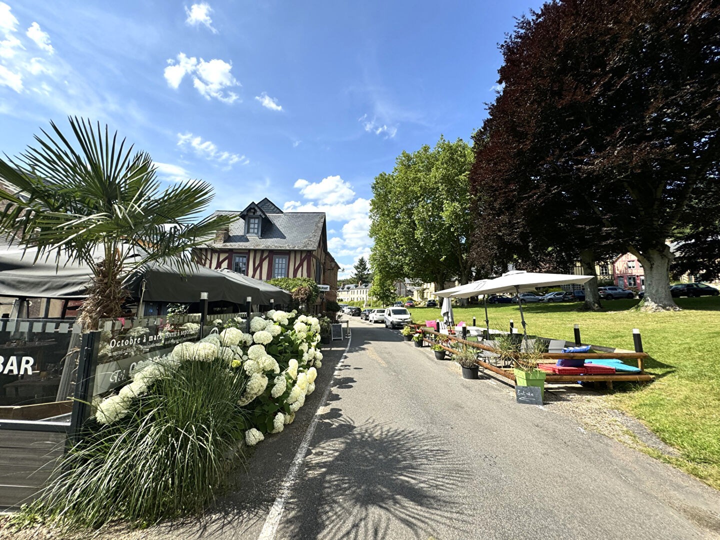 Vente Garage / Parking à le Bec-Hellouin 8 pièces