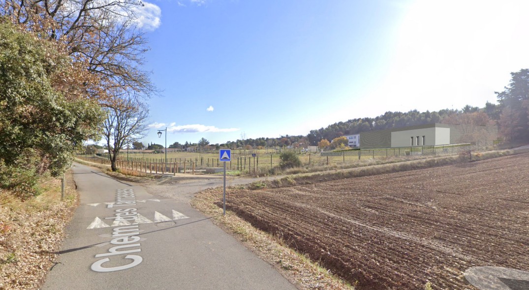 Location Garage / Parking à Saint-Estève-Janson 0 pièce