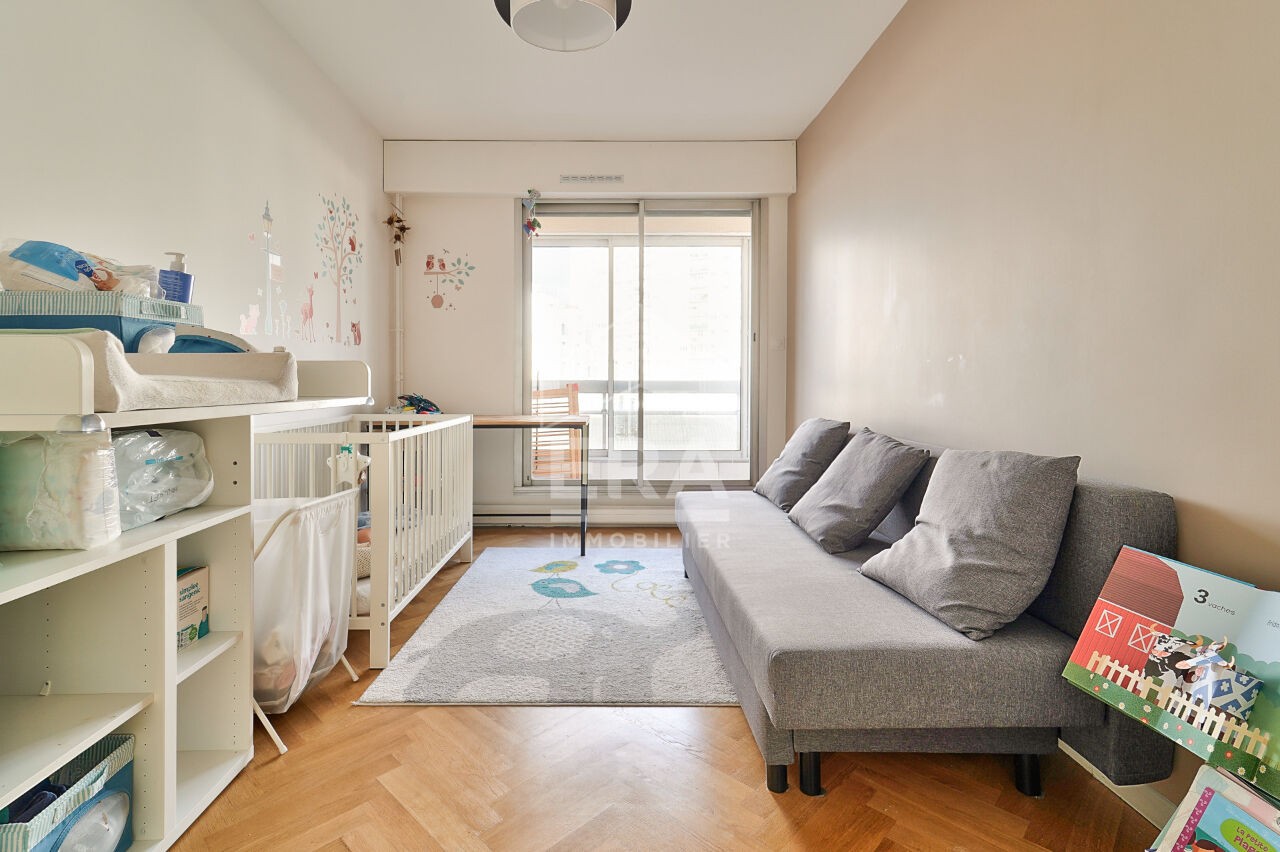 Vente Appartement à Paris Buttes-Chaumont 19e arrondissement 4 pièces