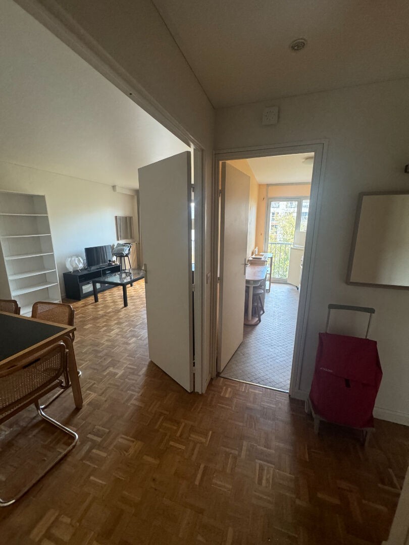 Location Appartement à Paris Entrepôt 10e arrondissement 2 pièces