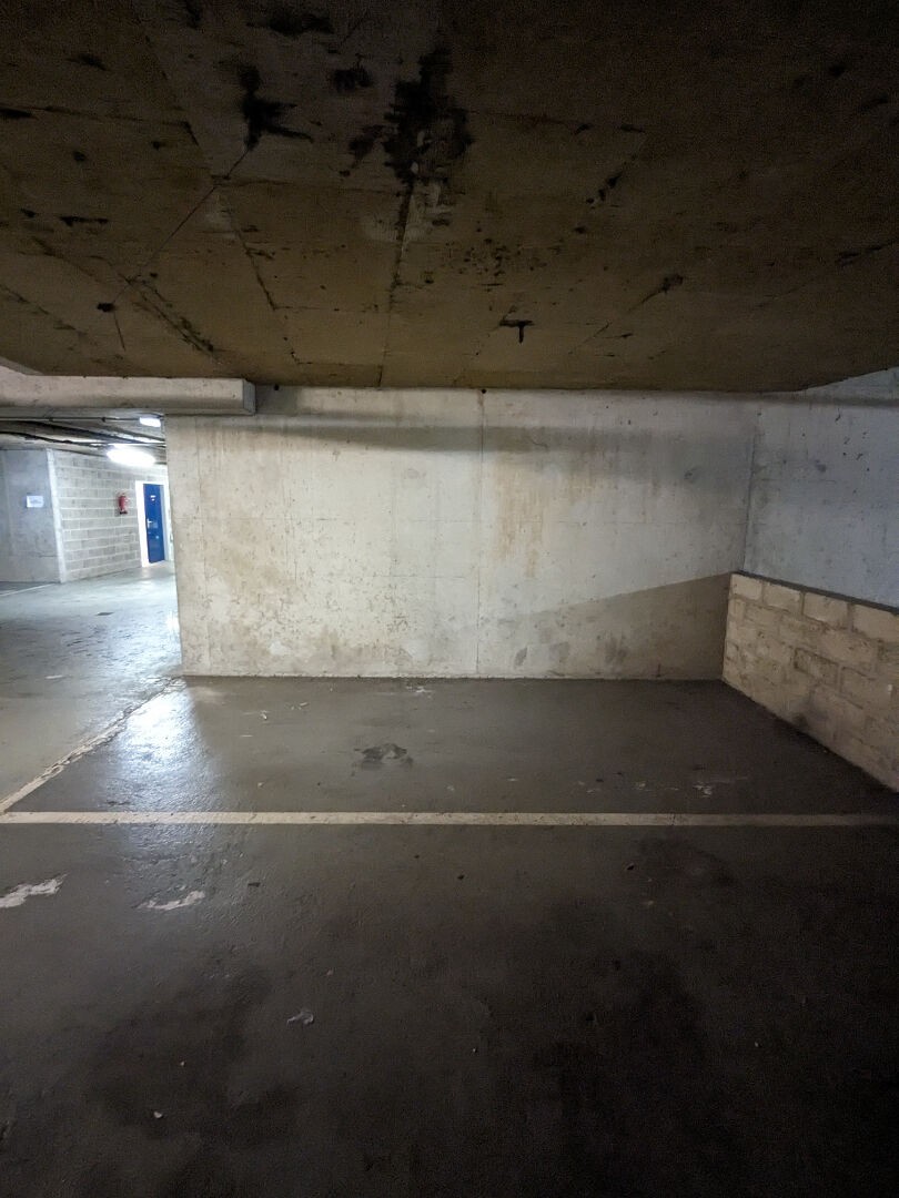 Location Garage / Parking à Paris Buttes-Chaumont 19e arrondissement 0 pièce