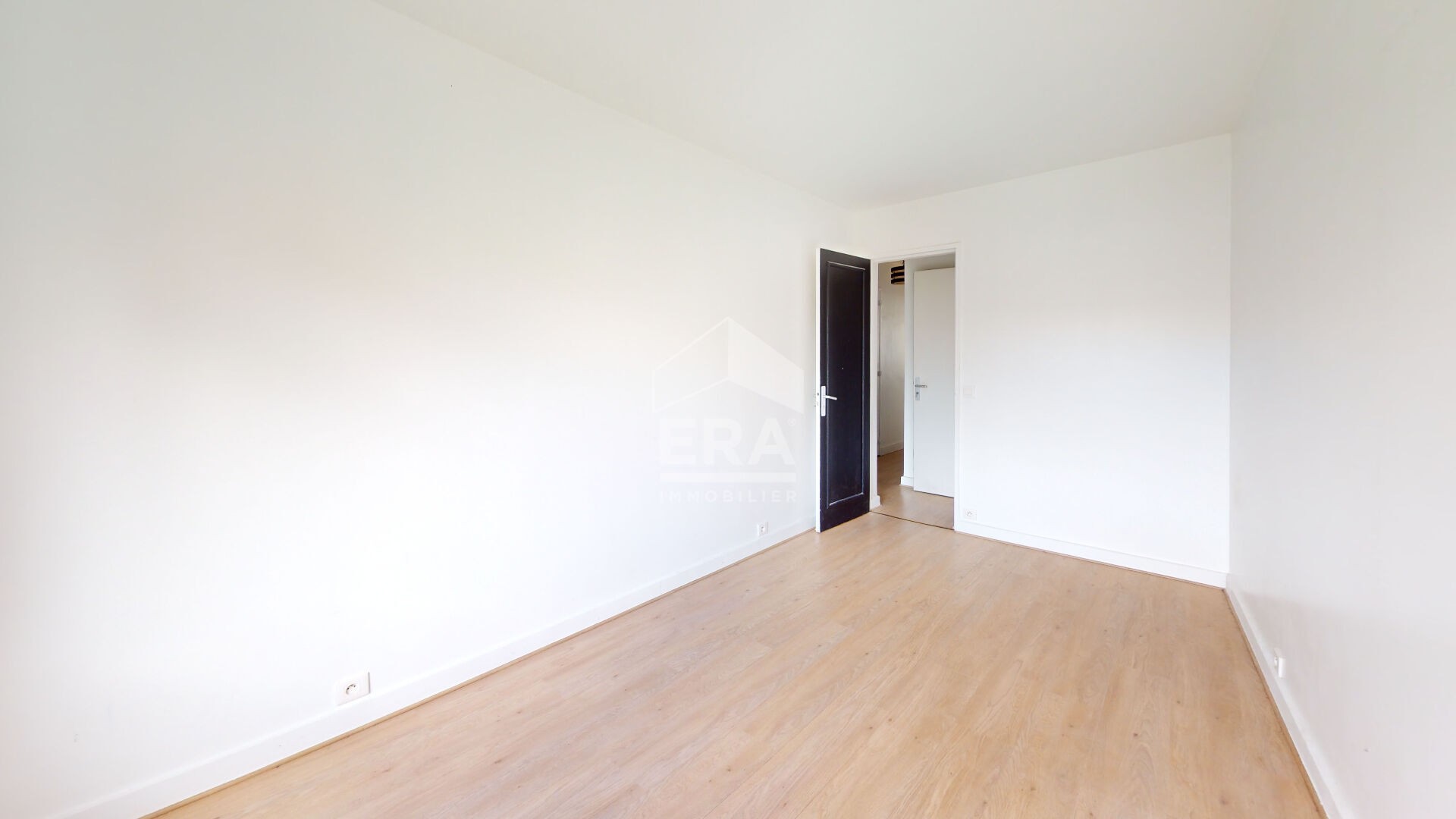 Vente Appartement à Paris Buttes-Chaumont 19e arrondissement 4 pièces