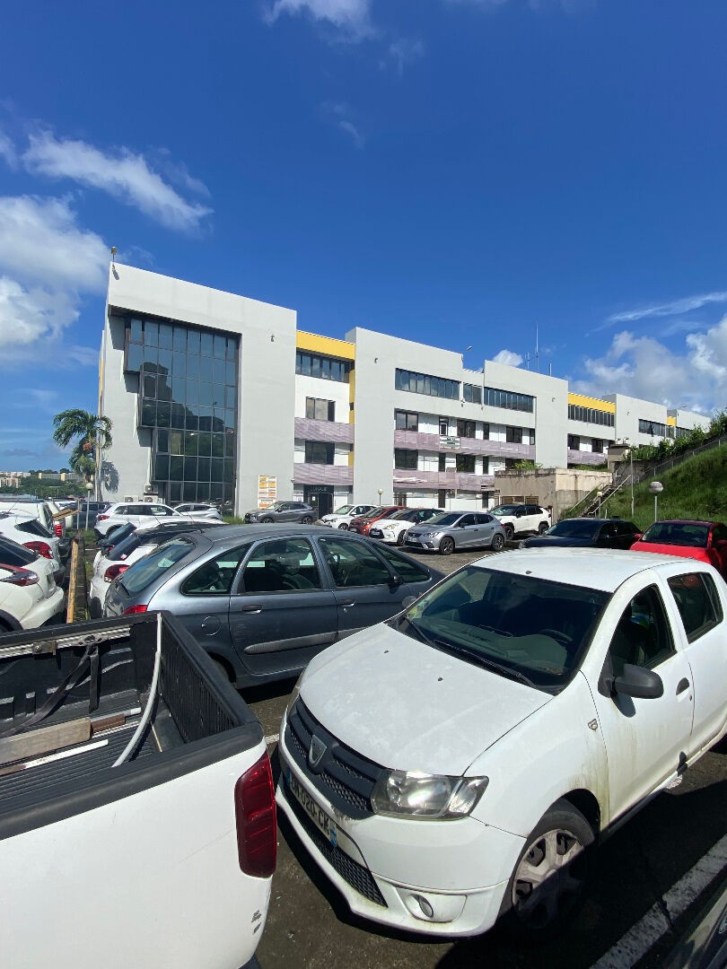 Location Garage / Parking à le Lamentin 0 pièce