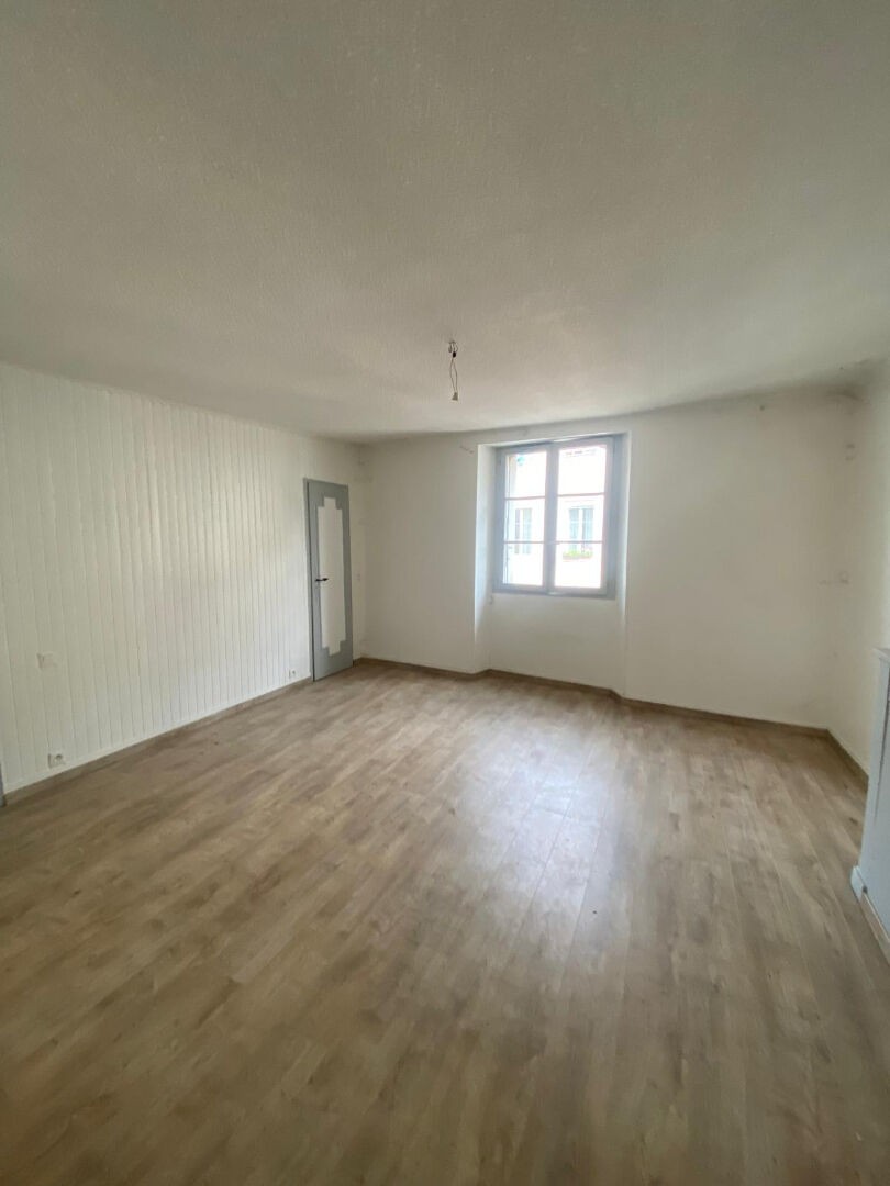 Location Appartement à Salins-les-Bains 5 pièces