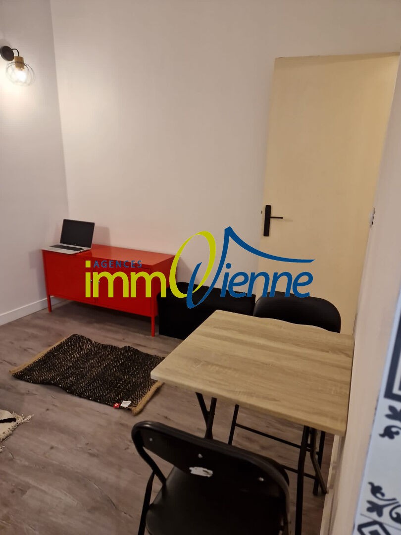 Vente Bureau / Commerce à Lussac-les-Châteaux 8 pièces